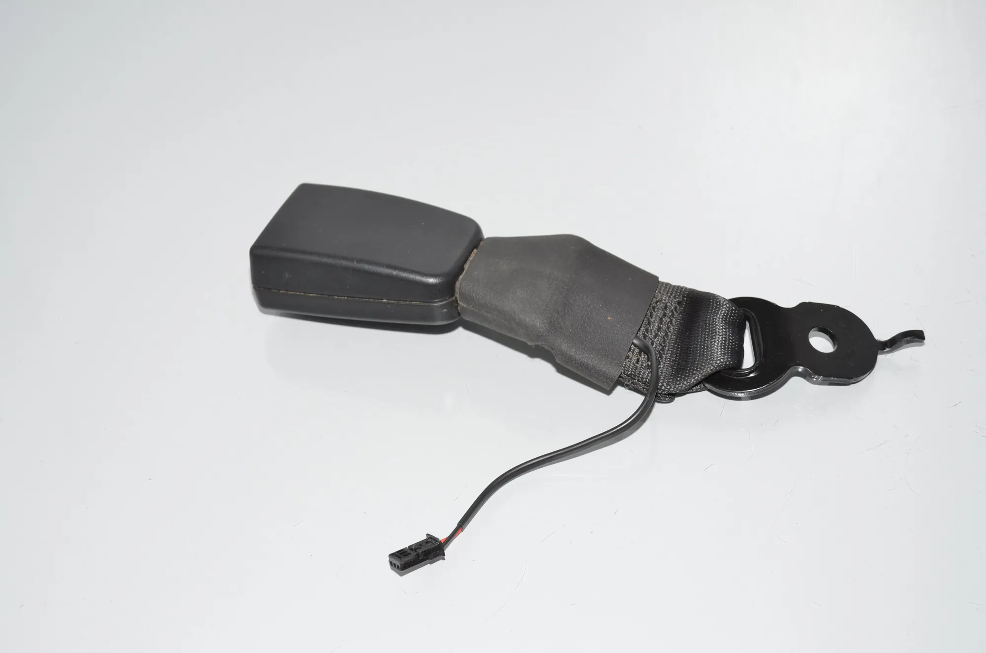 Rear Middle Seat Buckle – OEM 7243275 · BMW 5 (F10) 525 d 2012 – 4