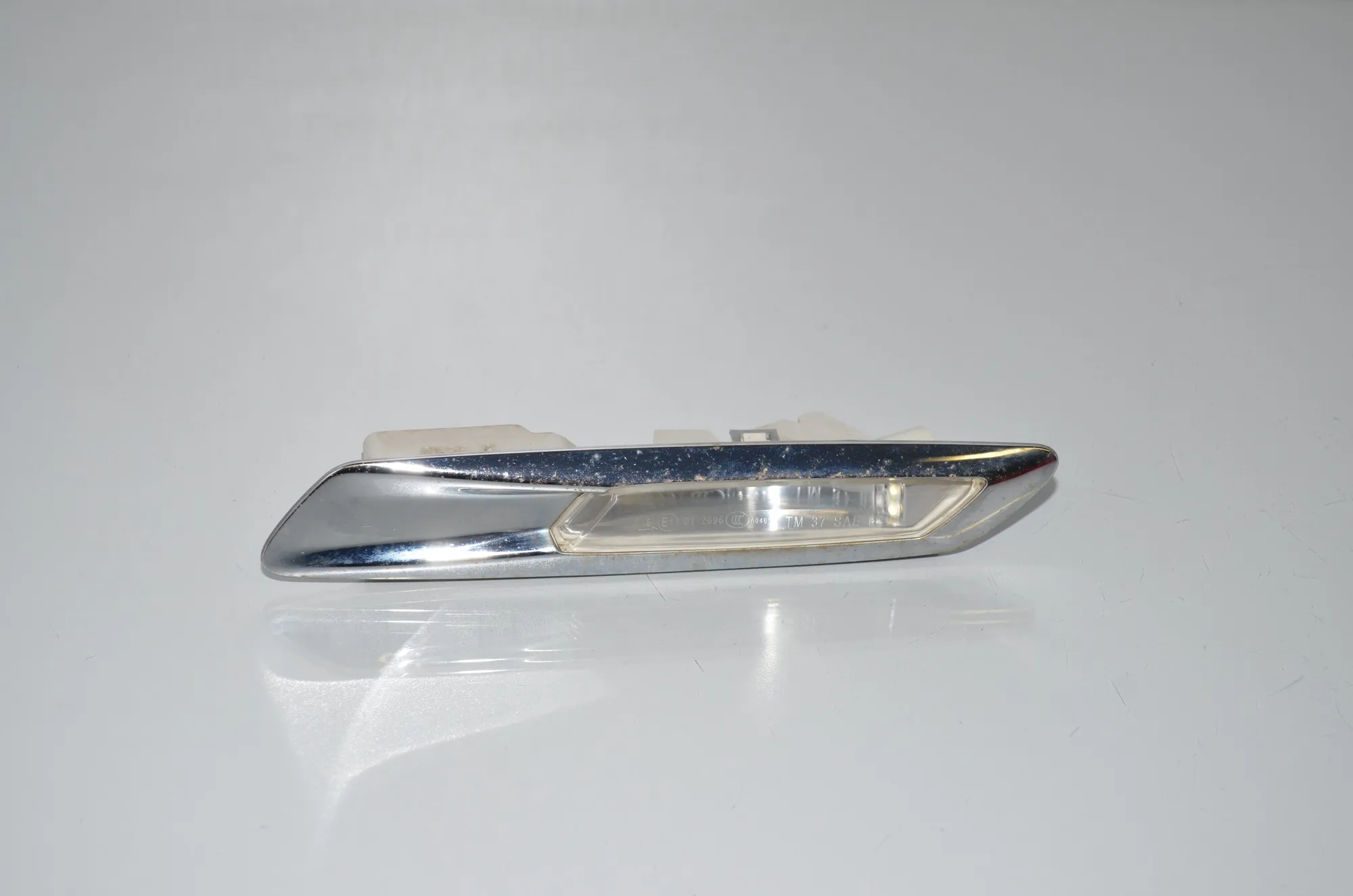 Front Right Fender Turn Signal – OEM 7154168 · BMW 5 (F10) 525 d 2012 – 2
