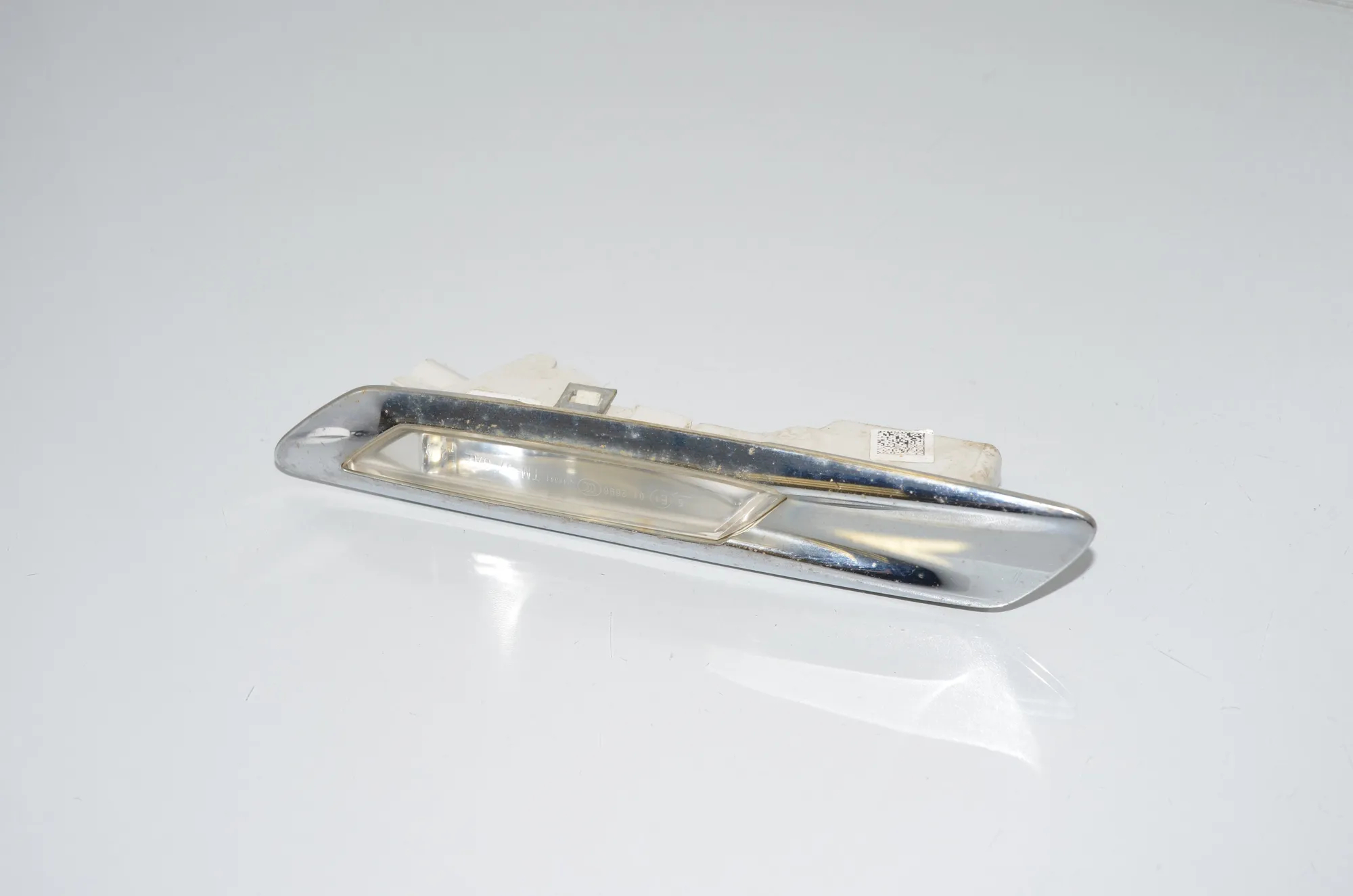 Front Right Fender Turn Signal – OEM 7154168 · BMW 5 (F10) 525 d 2012