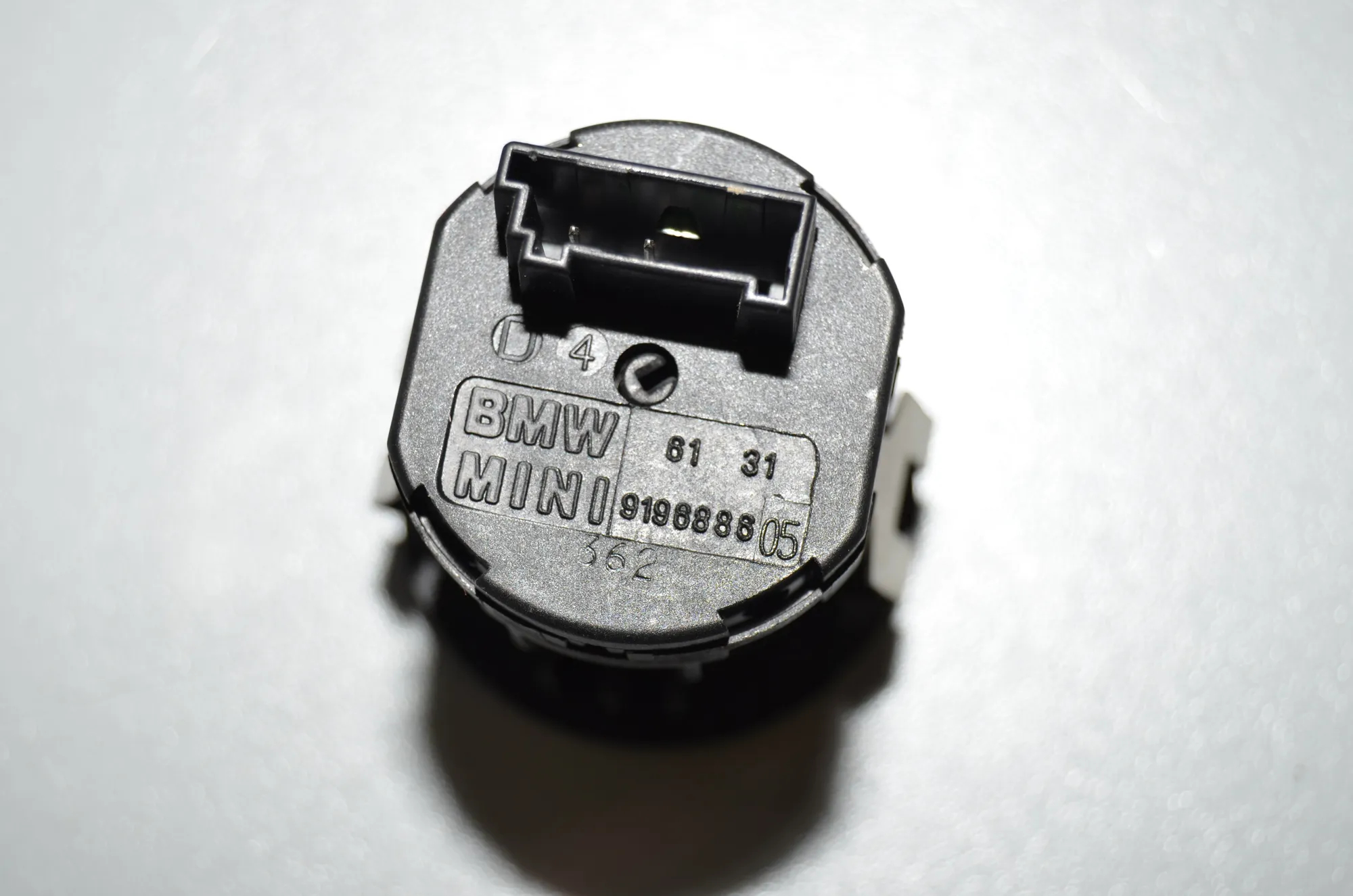 SRS Switch – OEM 9196886 · BMW 5 (F10) 525 d 2012 – 5