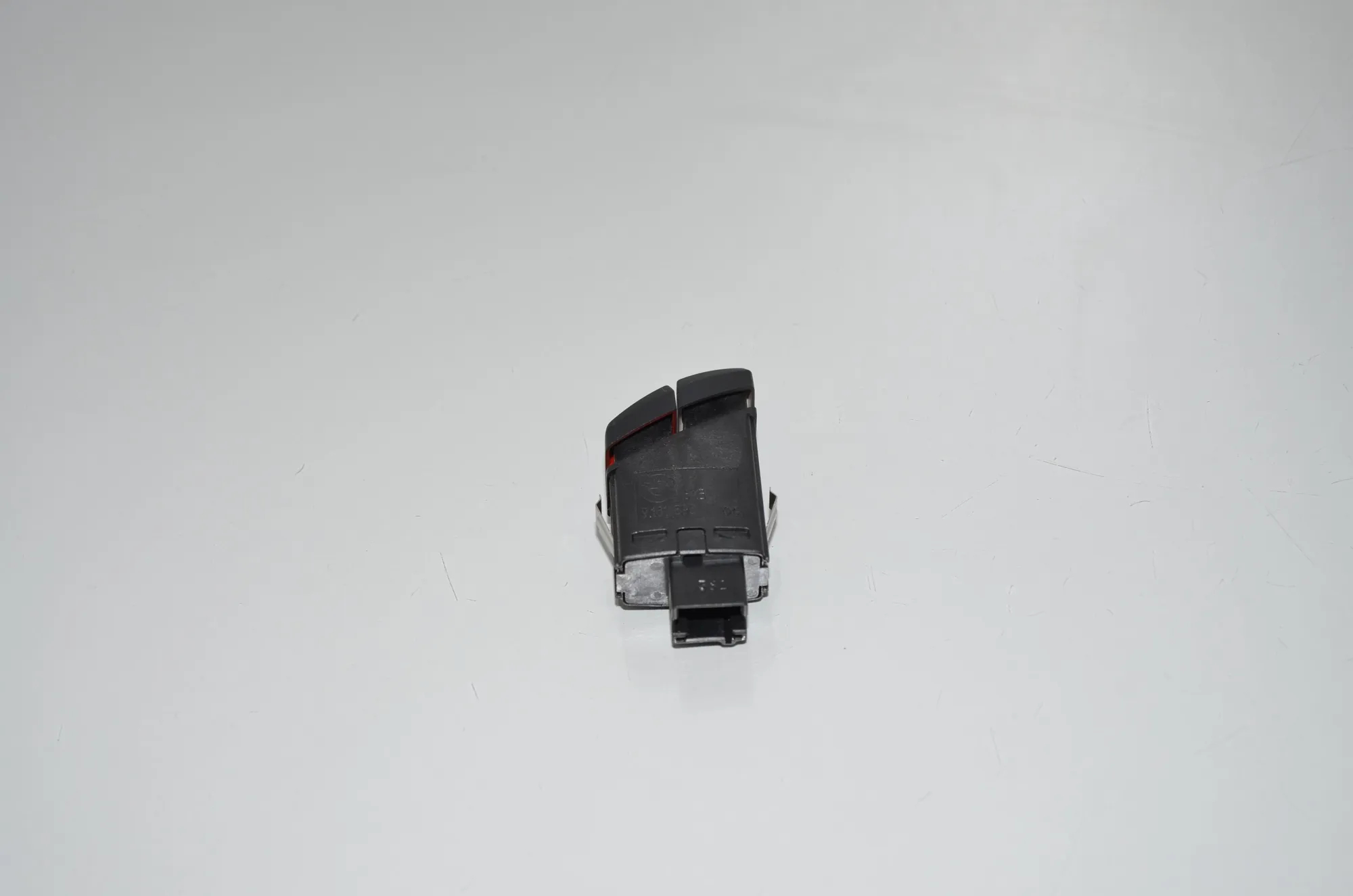 Hazard Button – OEM 9161896 · BMW 5 (F10) 525 d 2012 – 3