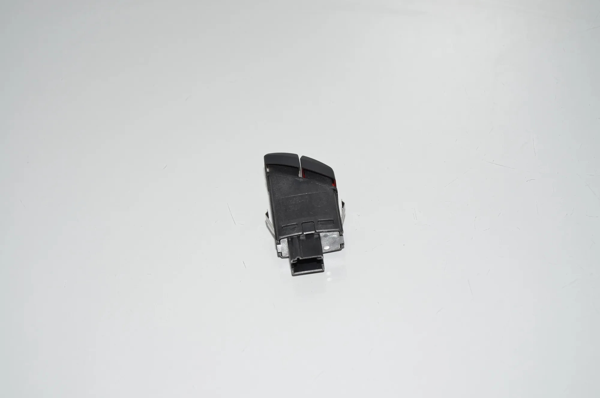 Hazard Button – OEM 9161896 · BMW 5 (F10) 525 d 2012 – 4