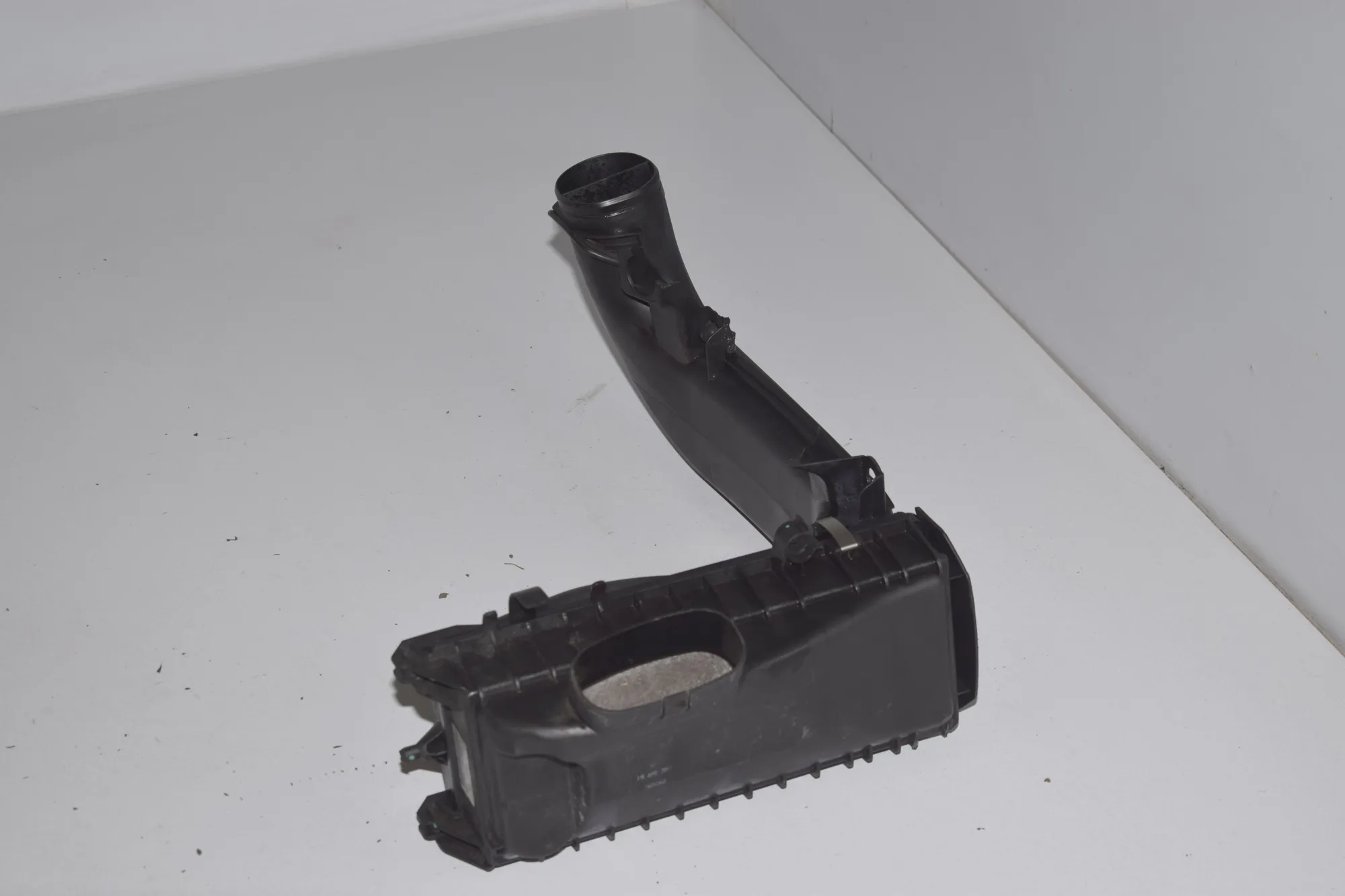 Air Filter Box – OEM 7052899 · BMW 6 Gran Coupe (F06) 640 d 2013 – 4