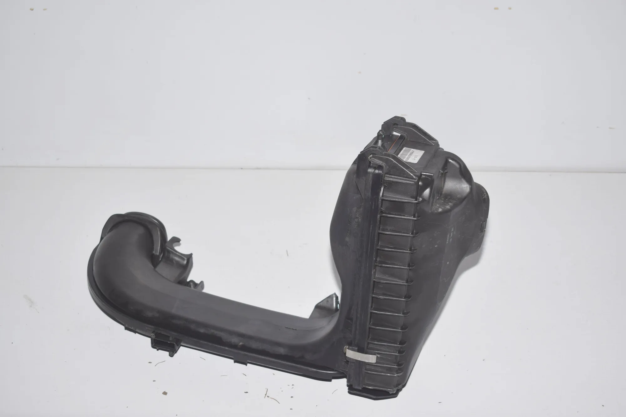 Air Filter Box – OEM 7052899 · BMW 6 Gran Coupe (F06) 640 d 2013 – 5