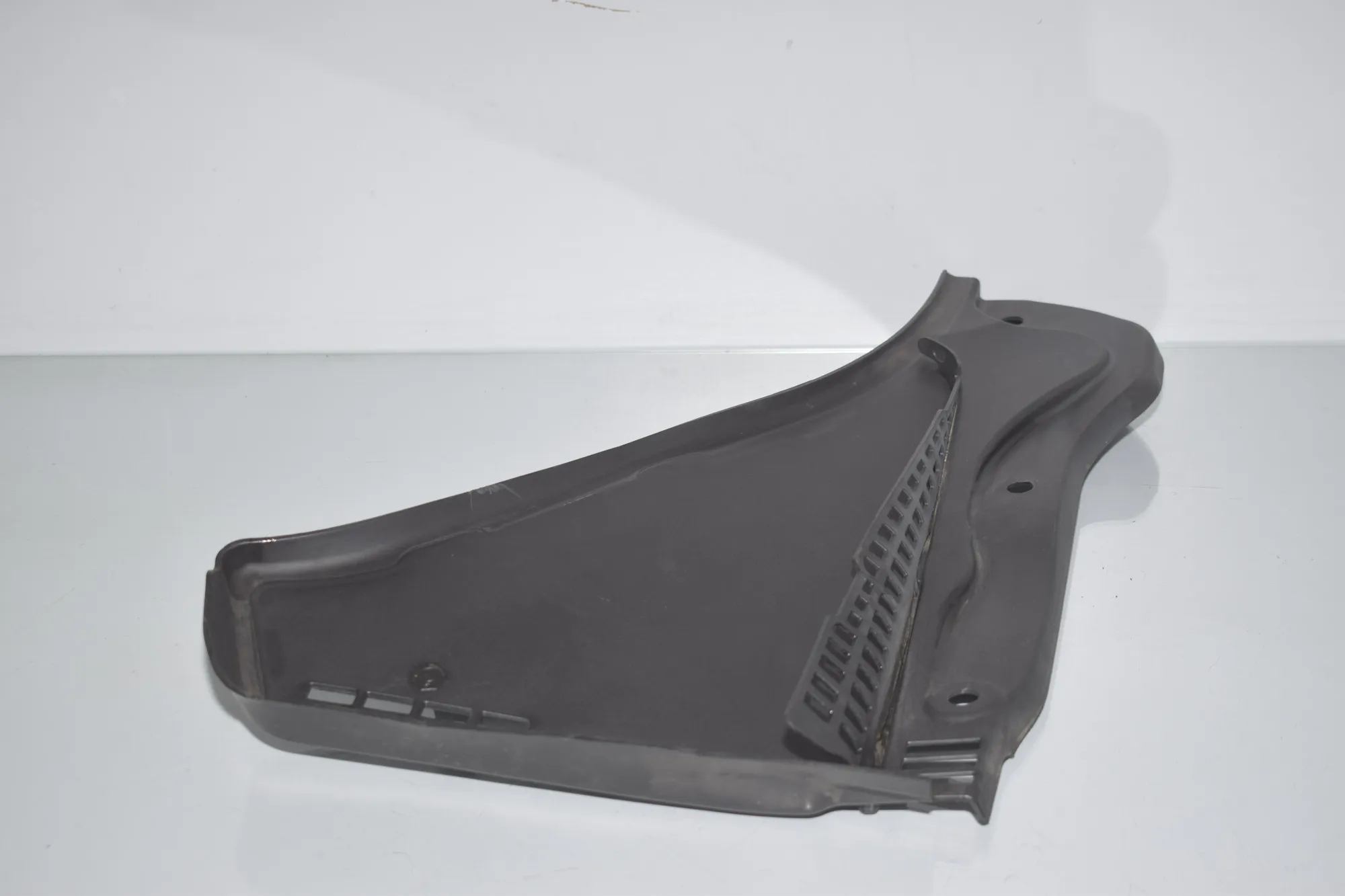 Front Wiper Cowl Trim – OEM 7216977 · BMW 6 Gran Coupe (F06) 640 d 2013 – 2