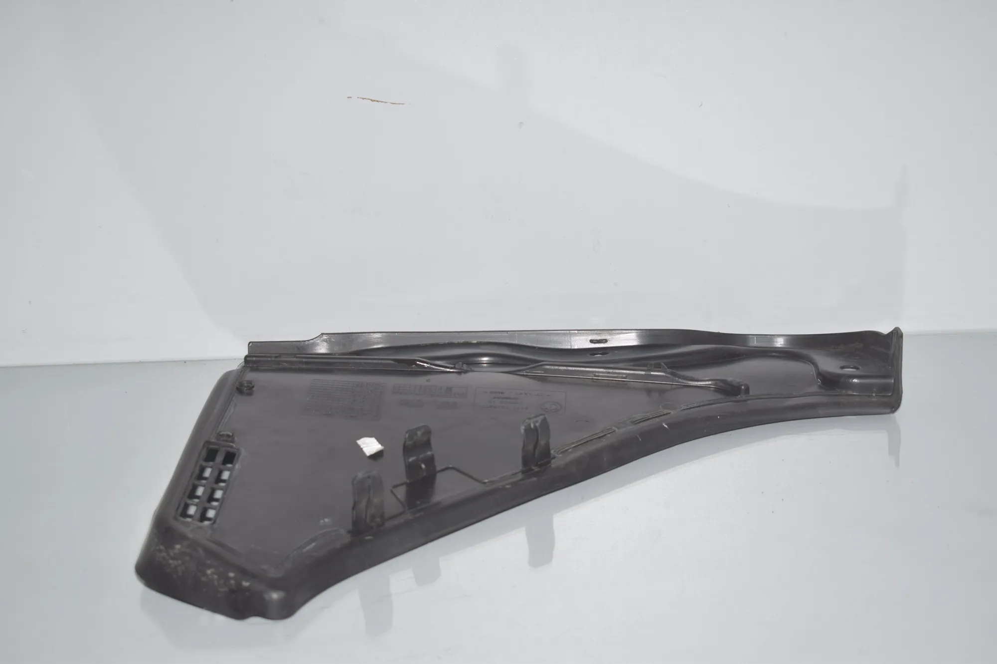 Front Wiper Cowl Trim – OEM 7216977 · BMW 6 Gran Coupe (F06) 640 d 2013 – 3