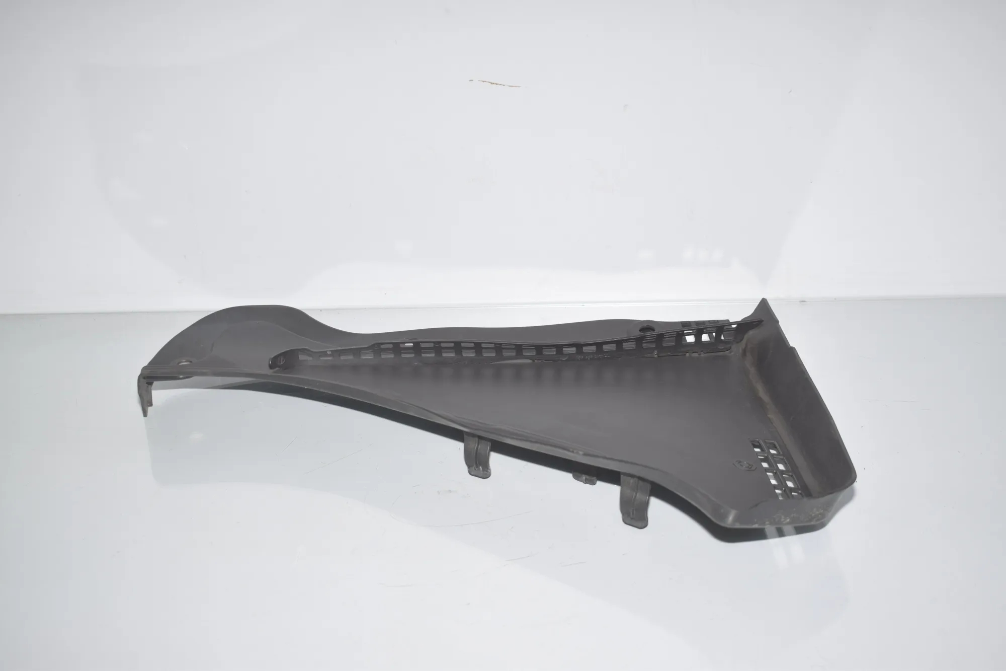 Front Wiper Cowl Trim – OEM 7216977 · BMW 6 Gran Coupe (F06) 640 d 2013