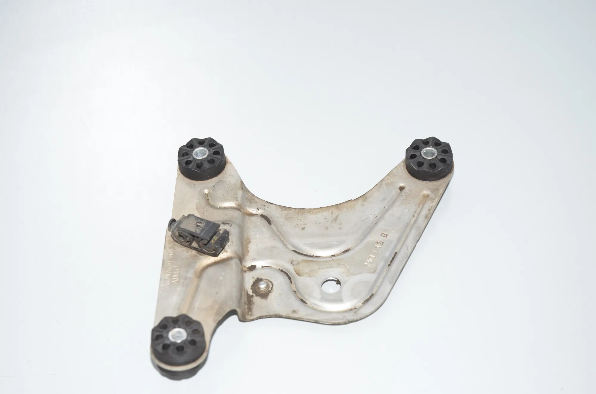 ABS Pump Holder – OEM 6797679 · BMW 5 (F10) 525 d 2012 – 2