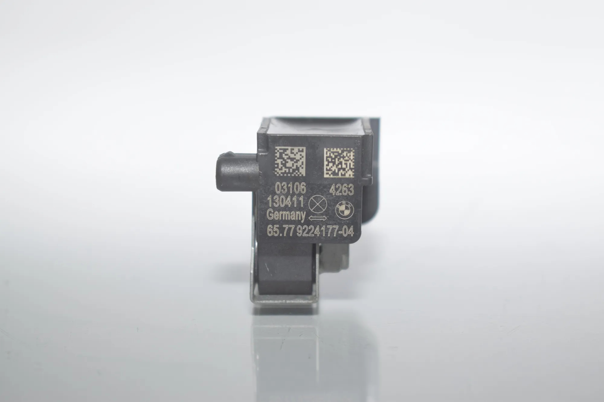 Front Left Impact Sensor – OEM 9224177 · BMW 6 Gran Coupe (F06) 640 d 2013 – 5
