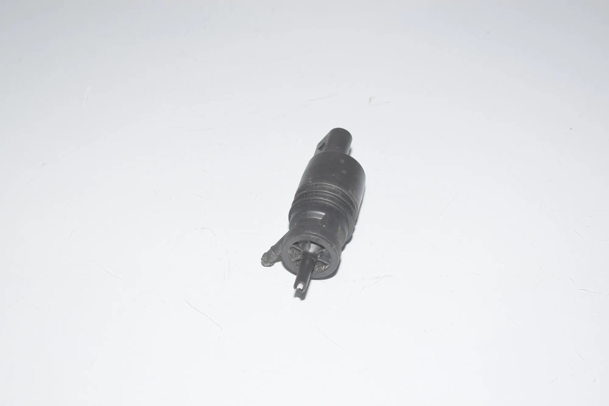 Washer Tank Motor – OEM 6934160 · BMW 6 Gran Coupe (F06) 640 d 2013 – 4