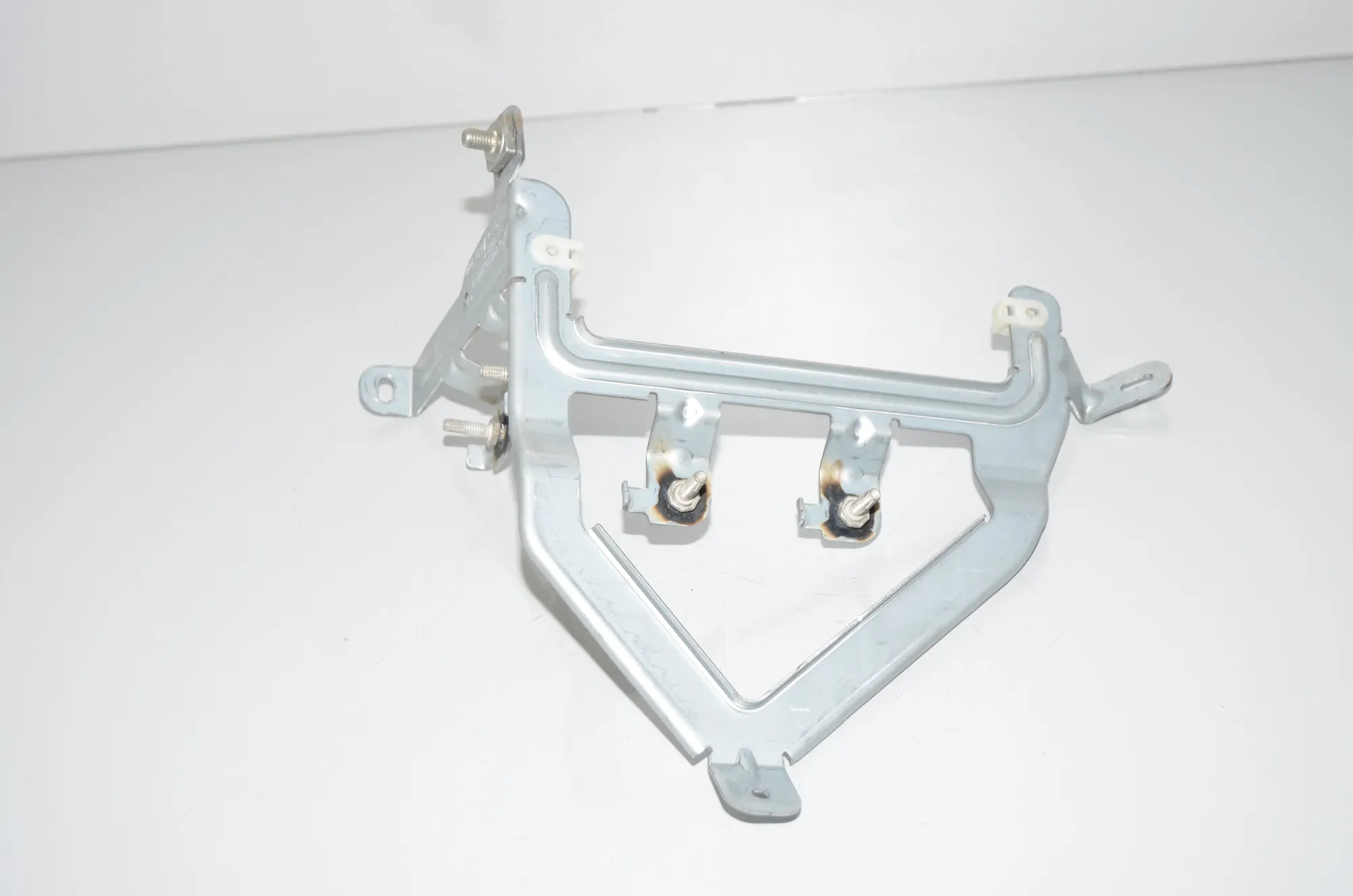 Bracket – OEM 9269844 · BMW i3 (I01) Electric 2021 – 3