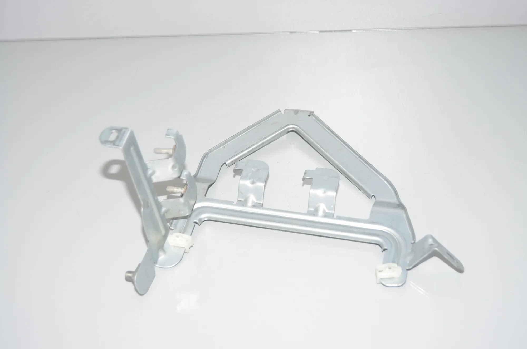 Bracket – OEM 9269844 · BMW i3 (I01) Electric 2021 – 4