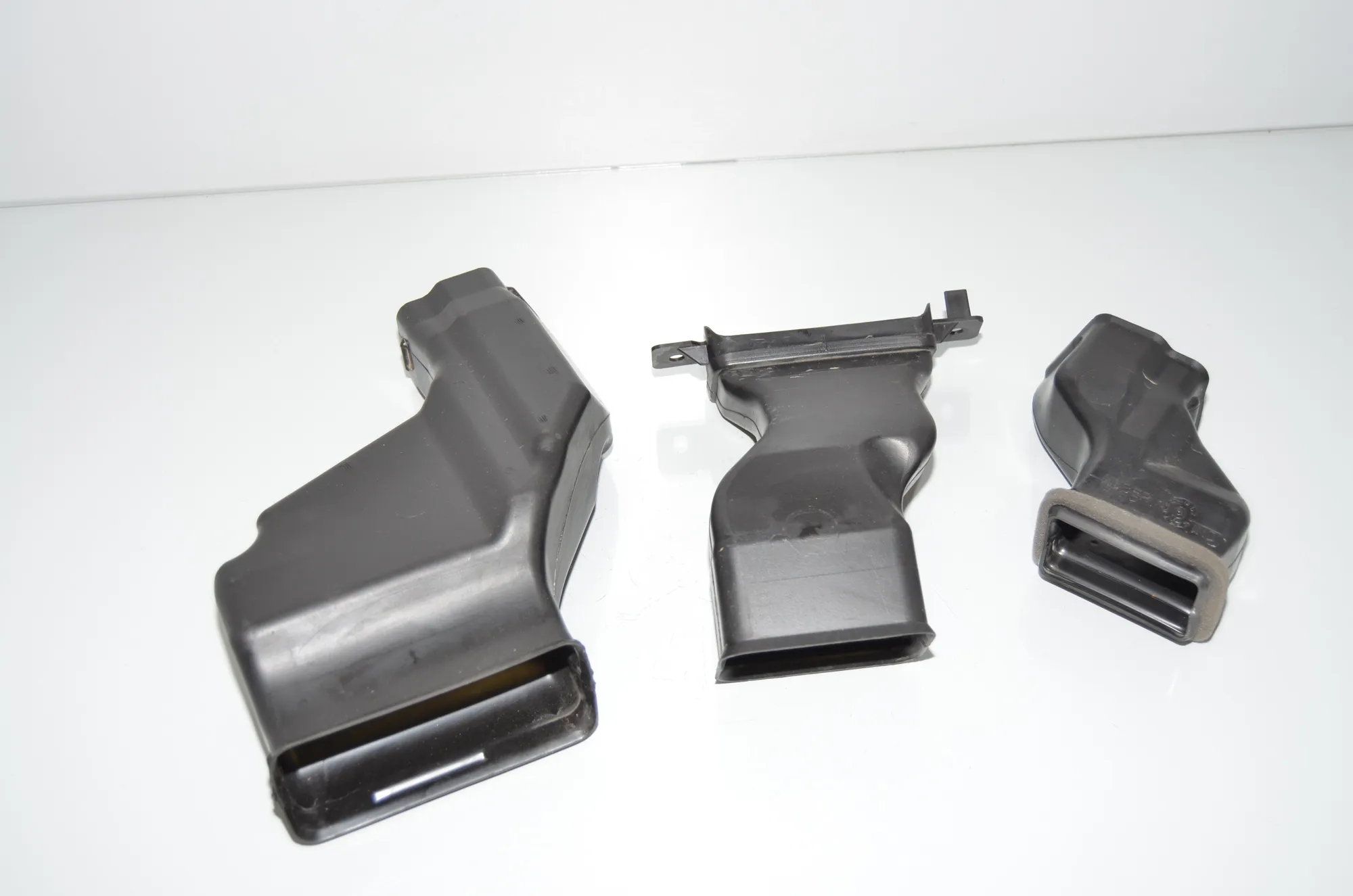 Interior Air Duct Channel – OEM 9309567 · BMW i3 (I01) Electric 2021