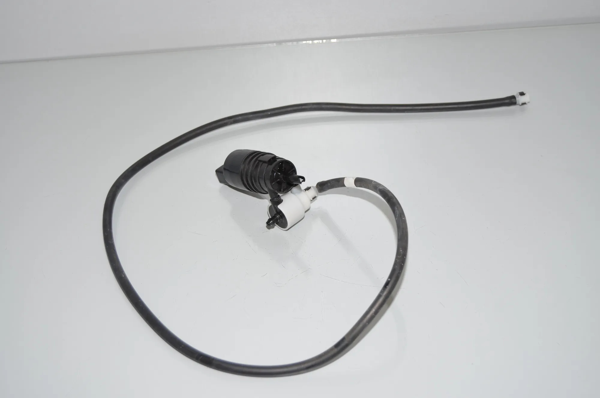 Washer Tank Motor – OEM 7361536 · BMW i3 (I01) Electric 2021 – 4