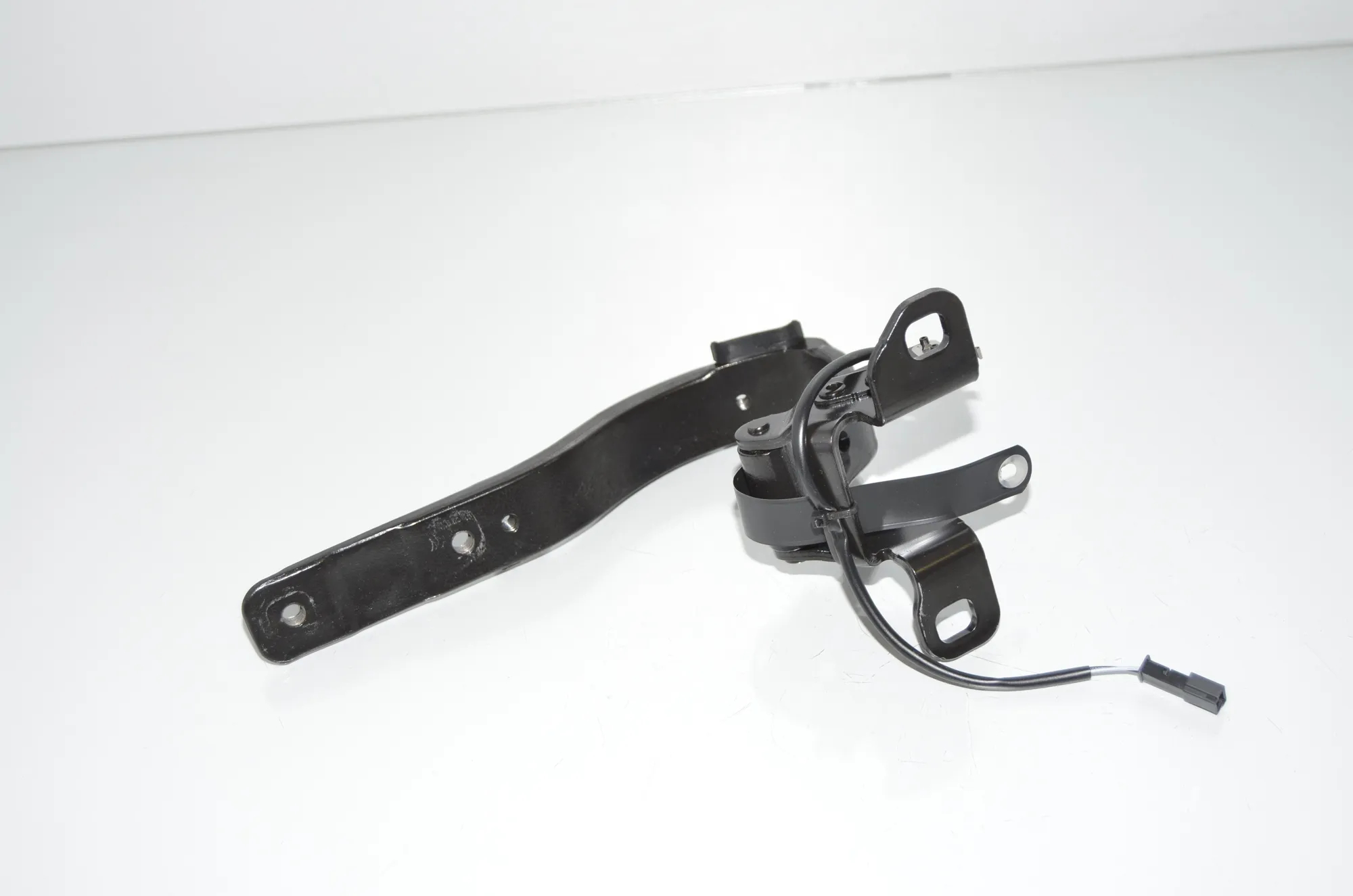 Left Side Bootlid Hinge – OEM 7296773 · BMW i3 (I01) Electric 2021 – 4