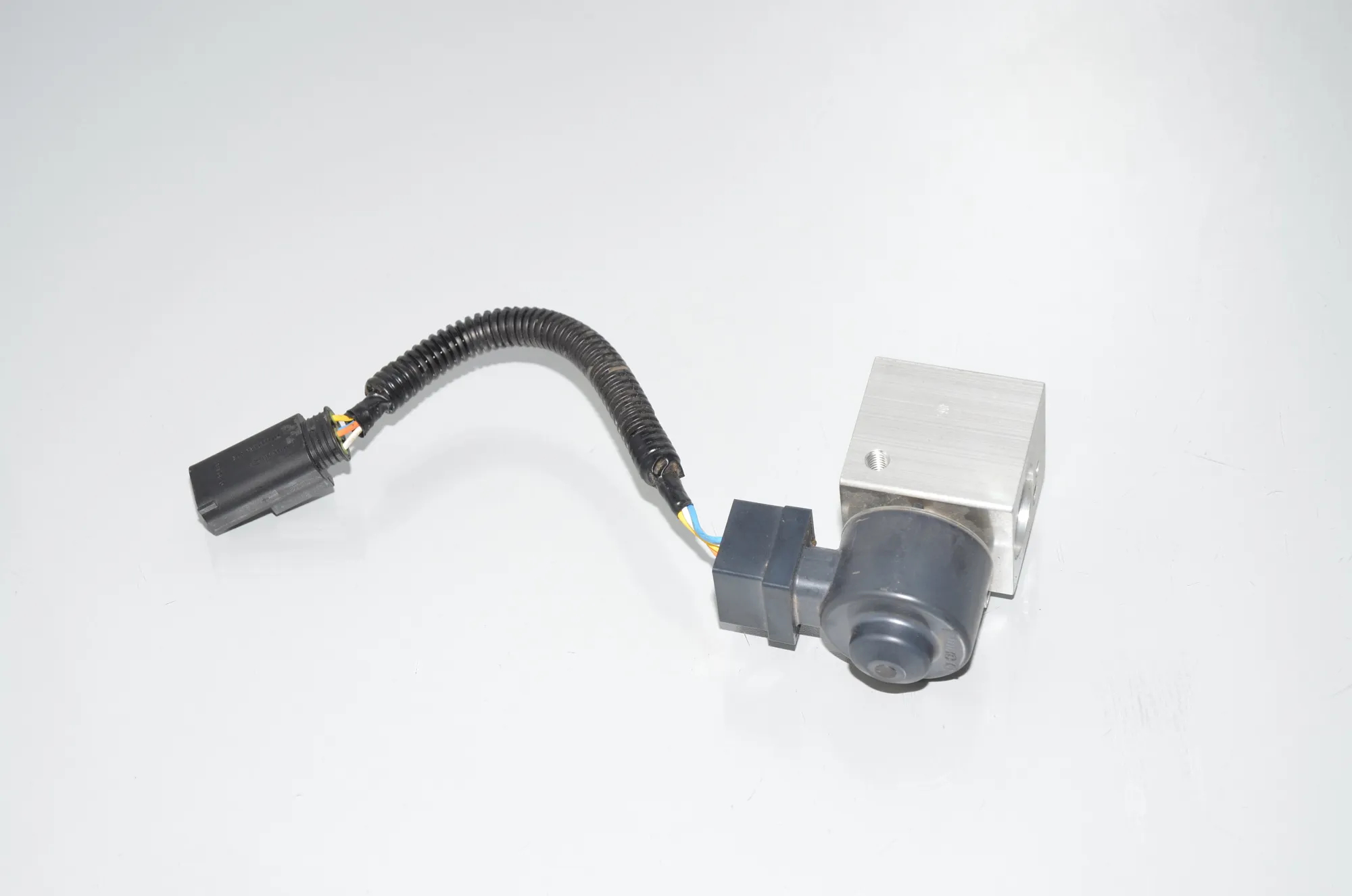 A/C Conditioner Expansion Valve – OEM 9292569 · BMW i3 (I01) Electric 2021 – 4
