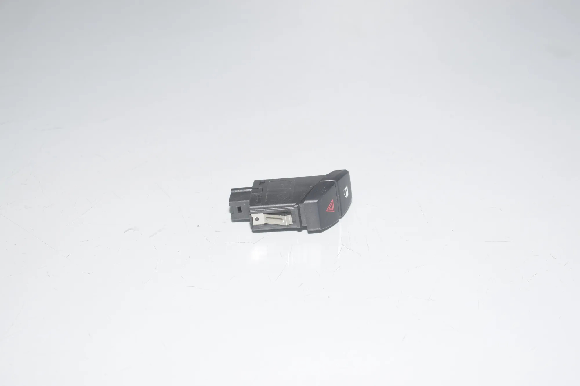 Hazard Button – OEM 9161896 · BMW 6 Gran Coupe (F06) 640 d 2013 – 4