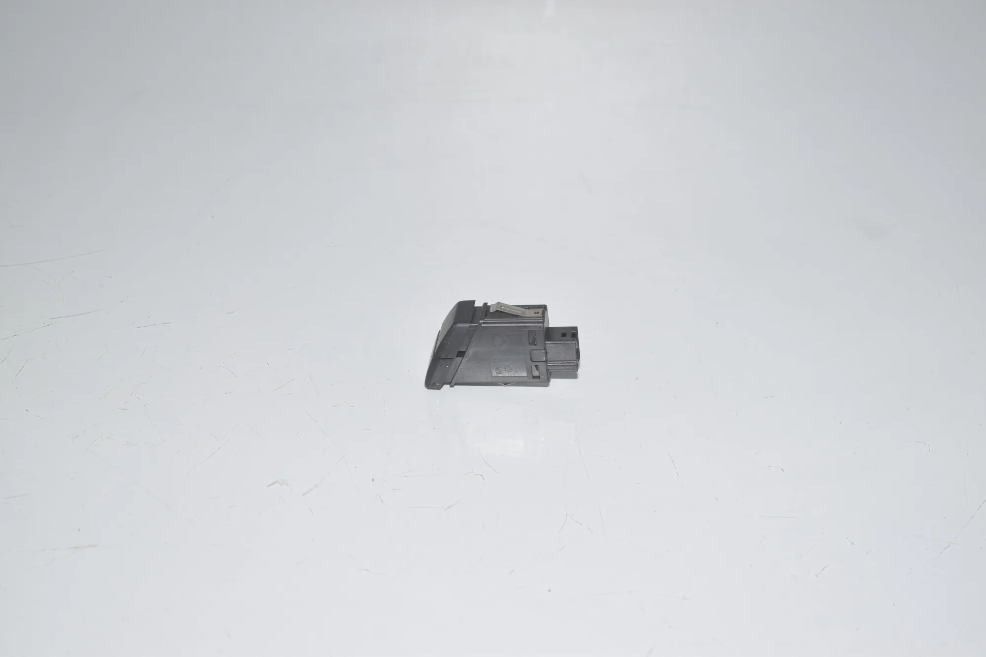 Hazard Button – OEM 9161896 · BMW 6 Gran Coupe (F06) 640 d 2013 – 2