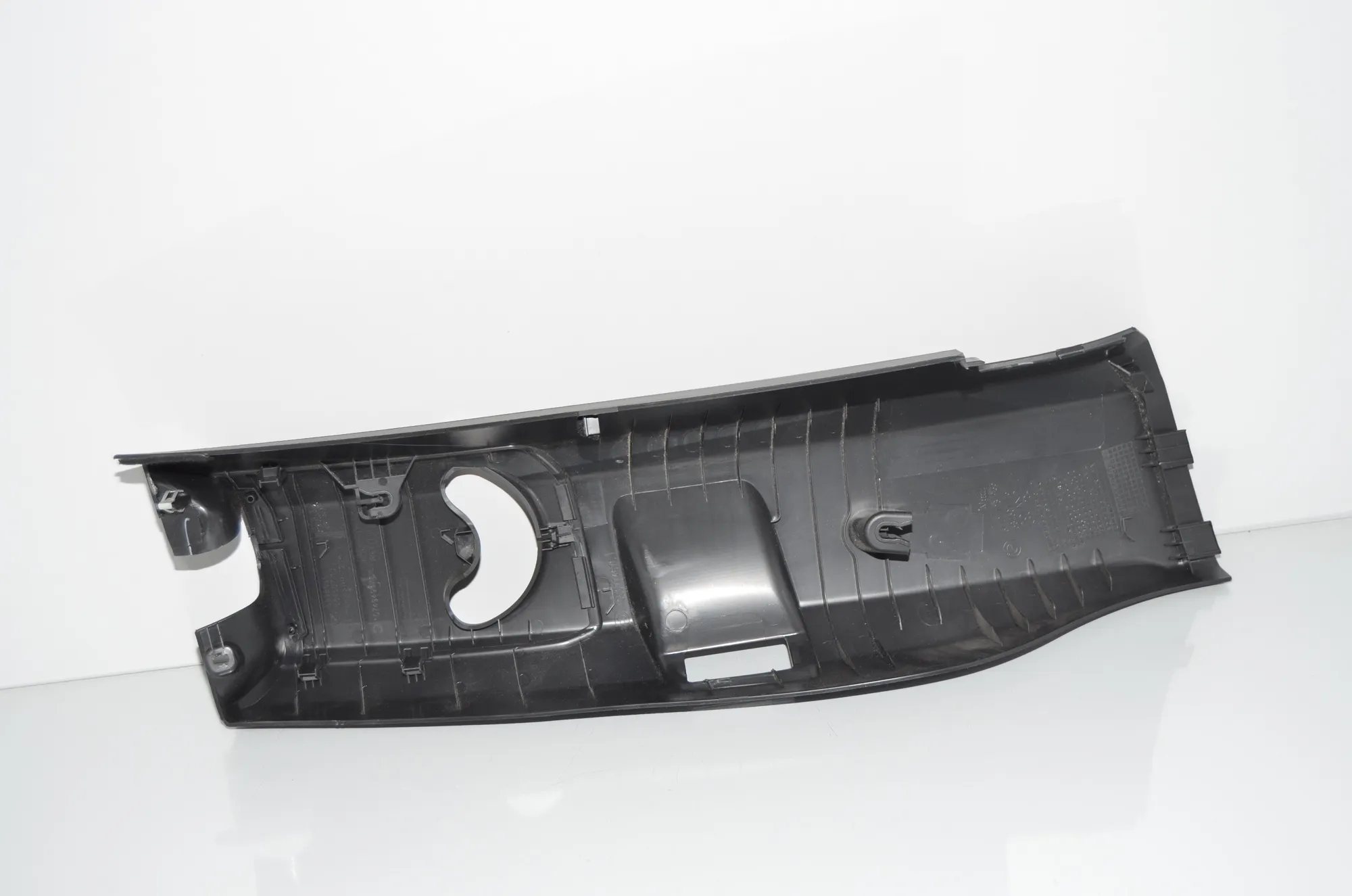 Left Side B Pillar Trim – OEM 7287935 · BMW i3 (I01) Electric 2021 – 4