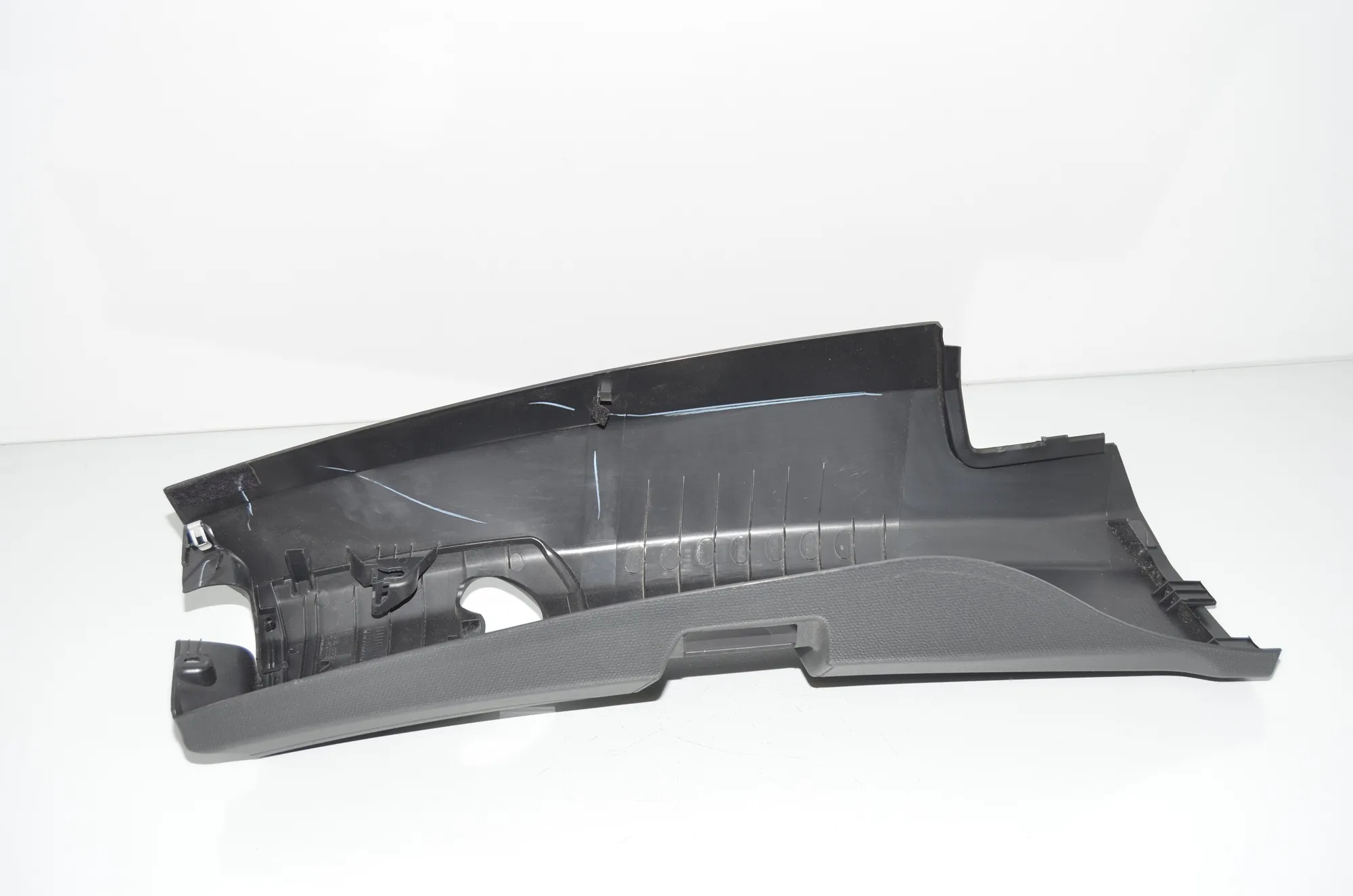 Left Side B Pillar Trim – OEM 7287935 · BMW i3 (I01) Electric 2021 – 3