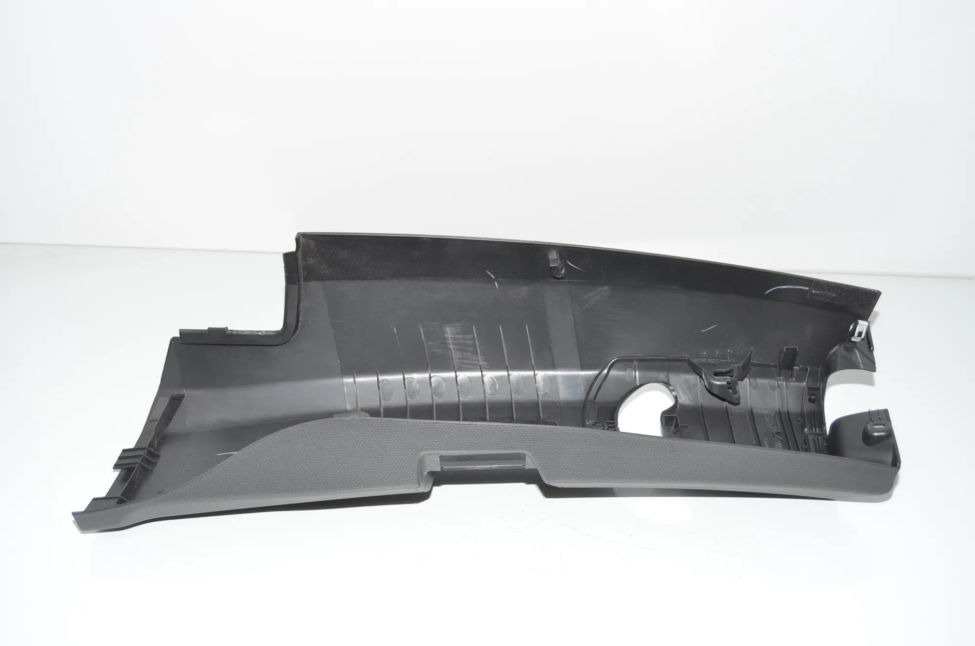 Right Side B Pillar Trim – OEM 7287936 · BMW i3 (I01) Electric 2021 – 3