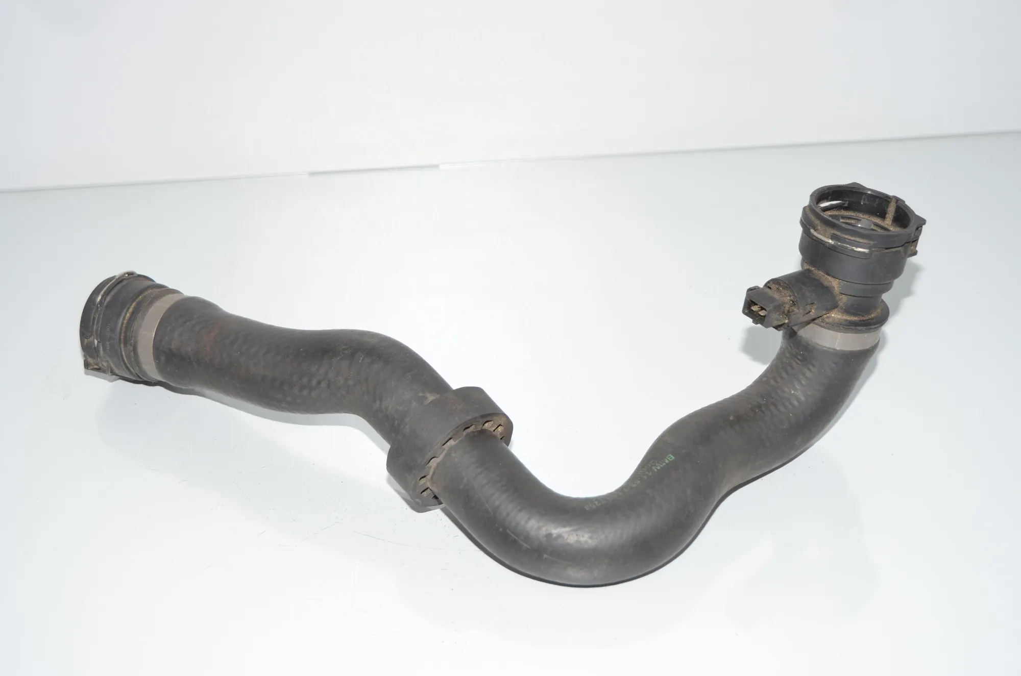 Coolant Hose Pipe – OEM 11537503725 · BMW 5 (E39) BMW 5 (E39) 535 i 2000 – 4