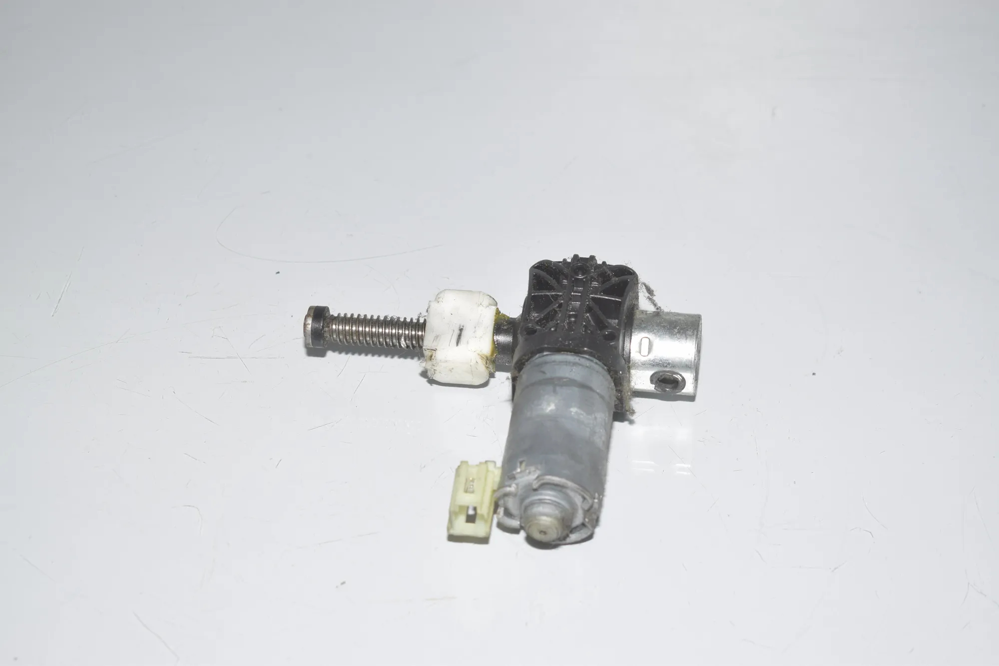 Front Right Seat Control Motor – OEM 9168762 · BMW 5 (F10) 530 d 2010 – 3
