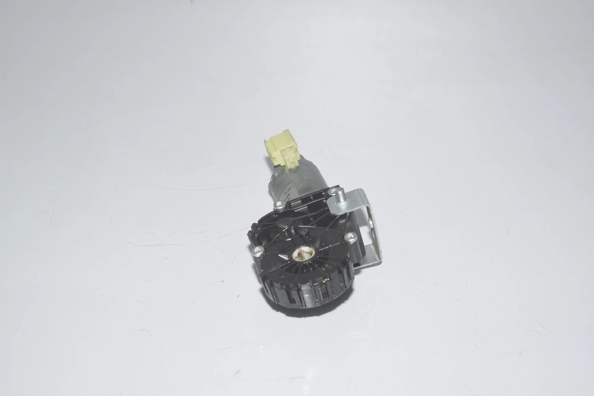 Front Left Seat Control Motor – OEM 9168746 · BMW 5 (F10) 530 d 2010 – 3