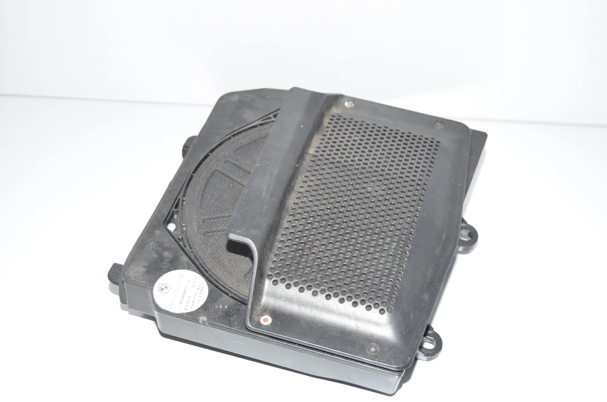 Left Side Floor Subwoofer – OEM 65136990101 · BMW X3 (E83) BMW X3 (E83) 2.0 d 2003 – 2