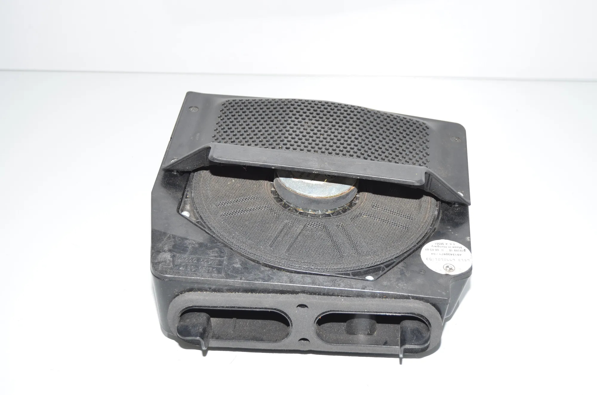 Left Side Floor Subwoofer – OEM 65136990101 · BMW X3 (E83) BMW X3 (E83) 2.0 d 2003