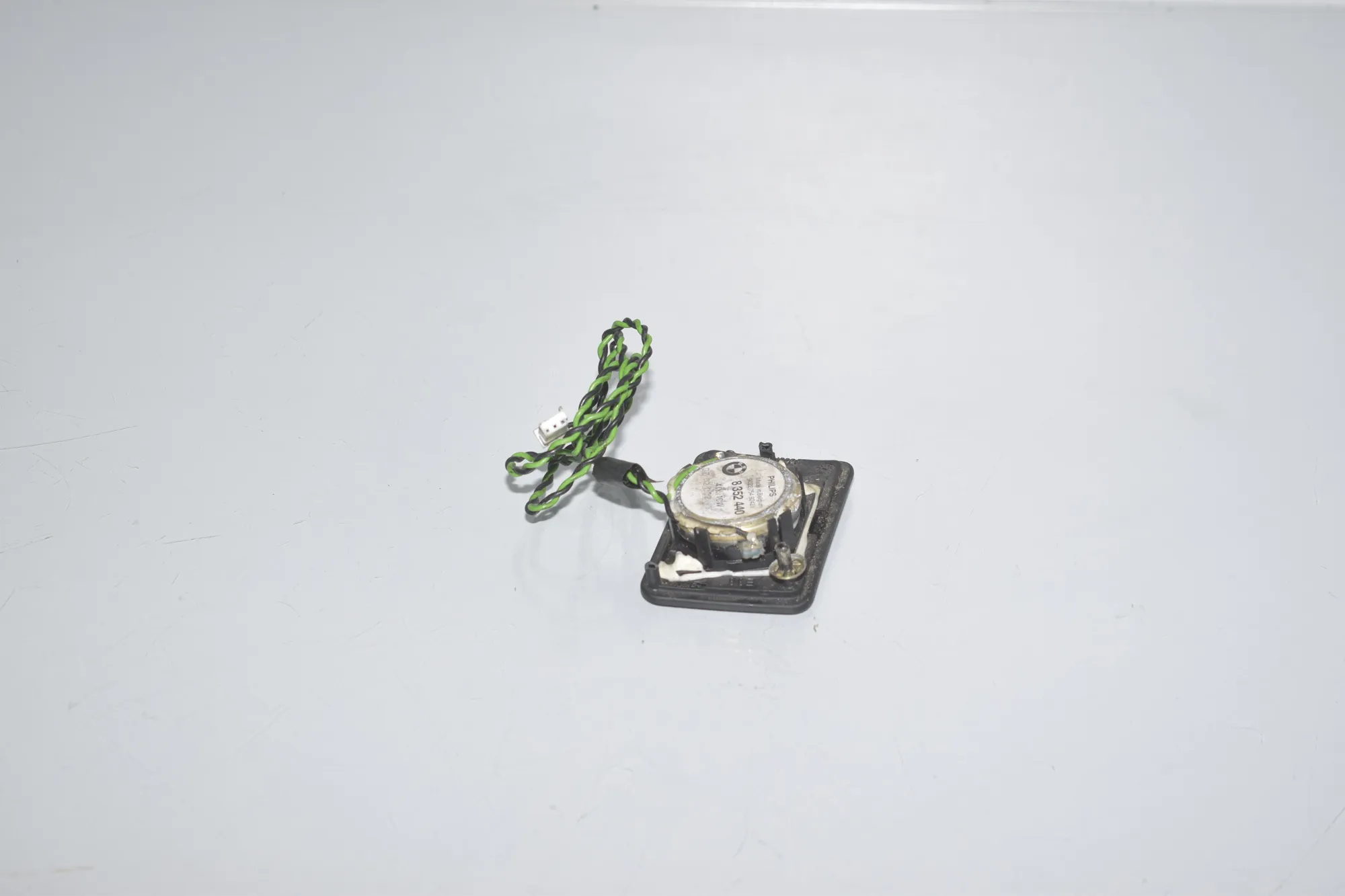 Front Right Door Speaker – OEM 8352440 · BMW 7 (E38) BMW 7 (E38) 725 tds 2000 – 3