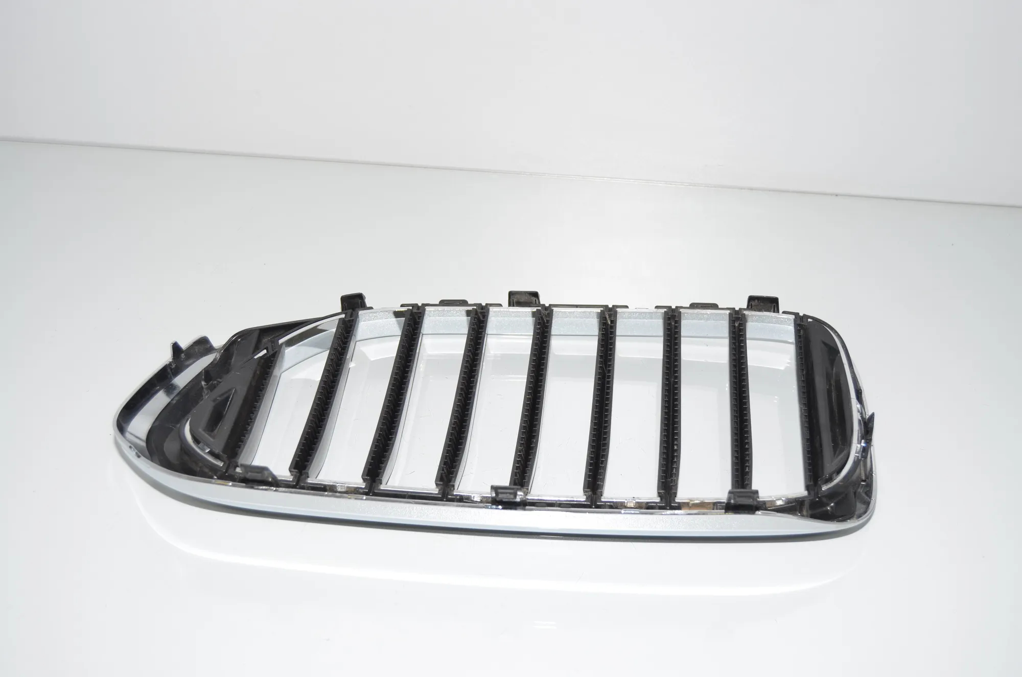 Front Right Grill – OEM 51137390864 · BMW 5 (G30) BMW 5 (G30) 520 d 2019 – 6