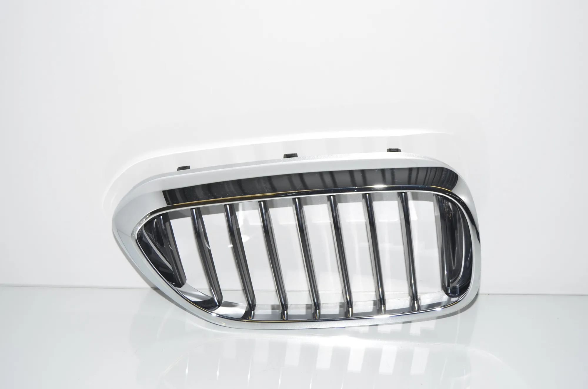 Front Right Grill – OEM 51137390864 · BMW 5 (G30) BMW 5 (G30) 520 d 2019 – 4