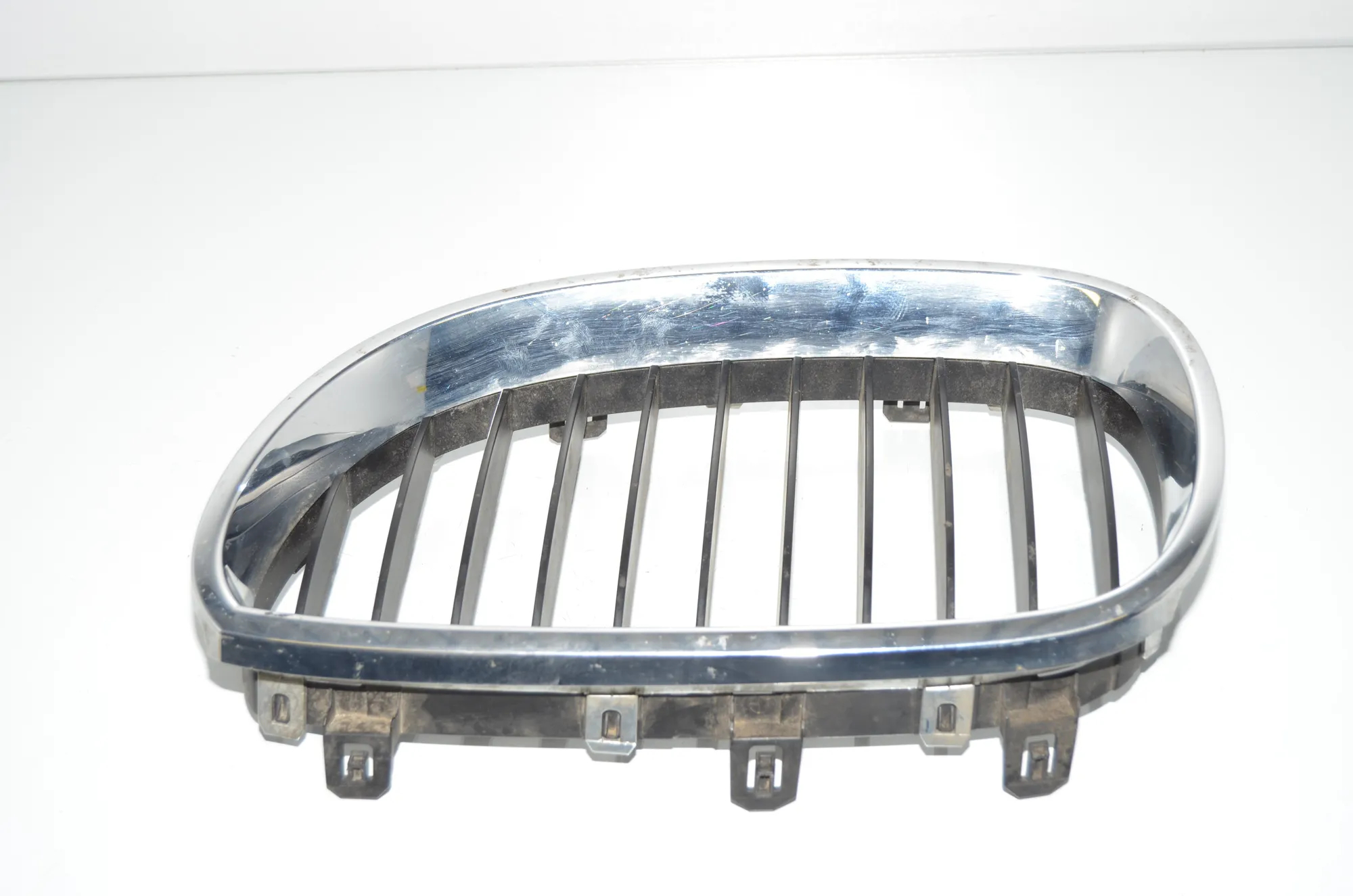 Front Left Grill – OEM 7065701 · BMW 5 (E60) BMW 5 (E60) 520 d 2006 – 3