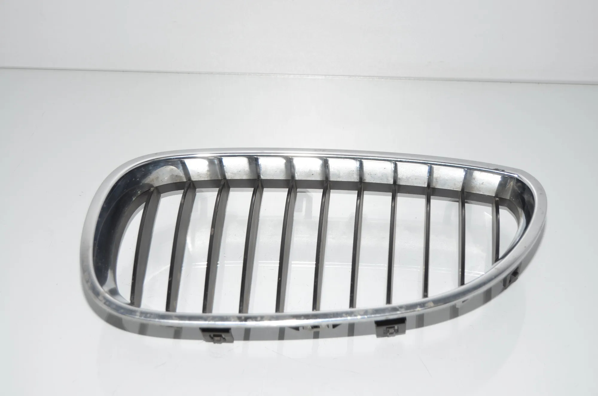 Front Left Grill – OEM 7065701 · BMW 5 (E60) BMW 5 (E60) 520 d 2006