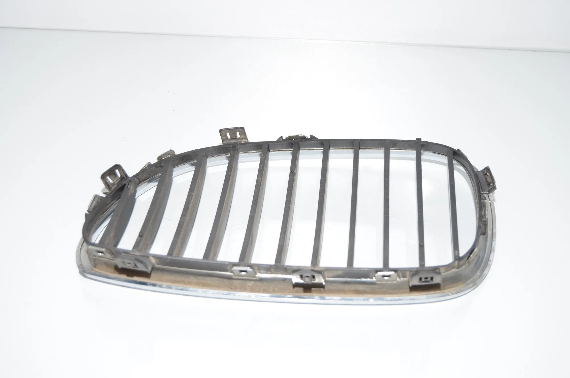 Front Right Grill – OEM 7065702 · BMW 5 (E60) BMW 5 (E60) 520 d 2005 – 8