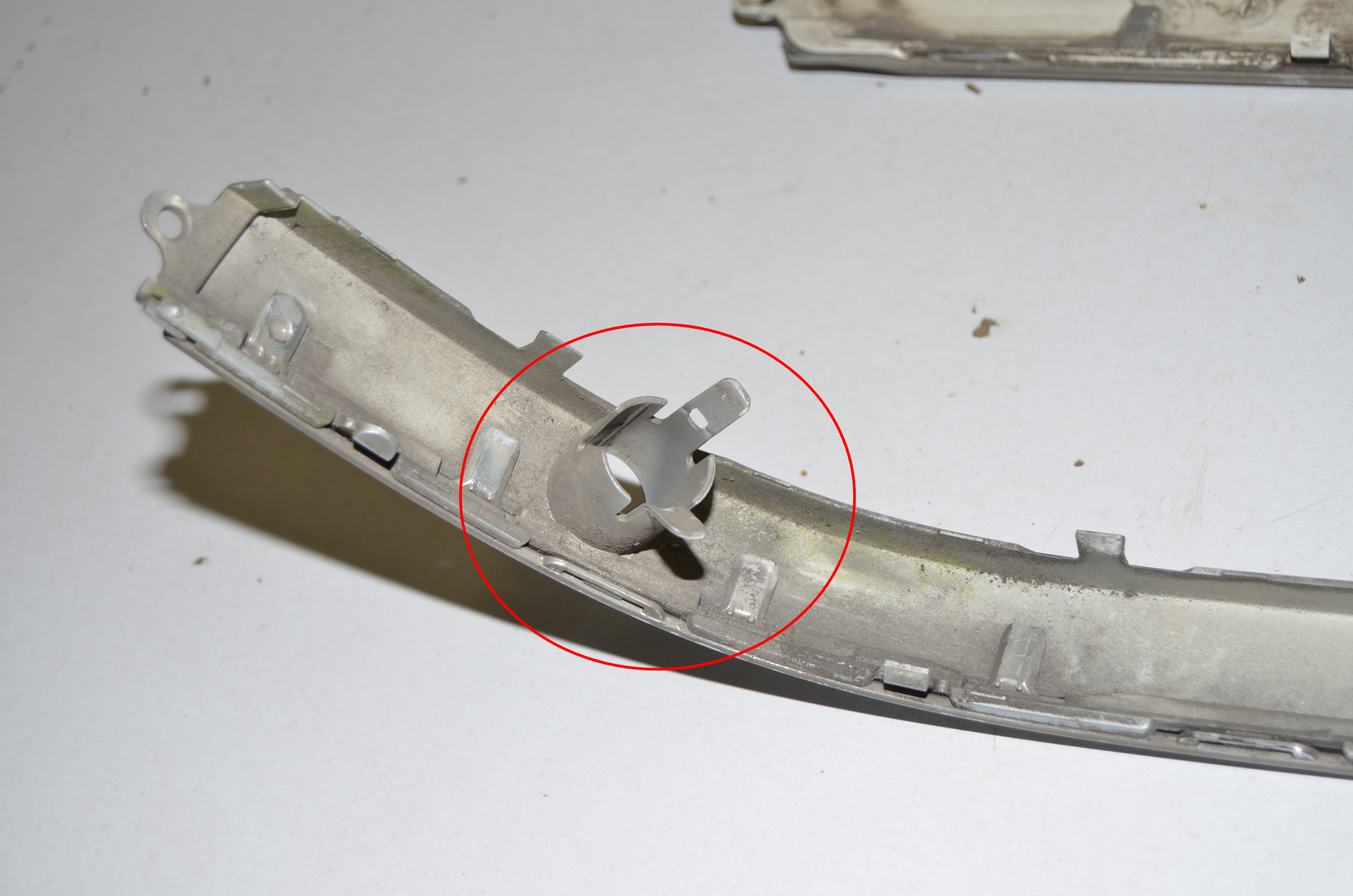 Rear Right Bumper Molding – OEM 7005905 · BMW 5 Touring (E39) BMW 5 Touring (E39) 520 d 2002 – 5