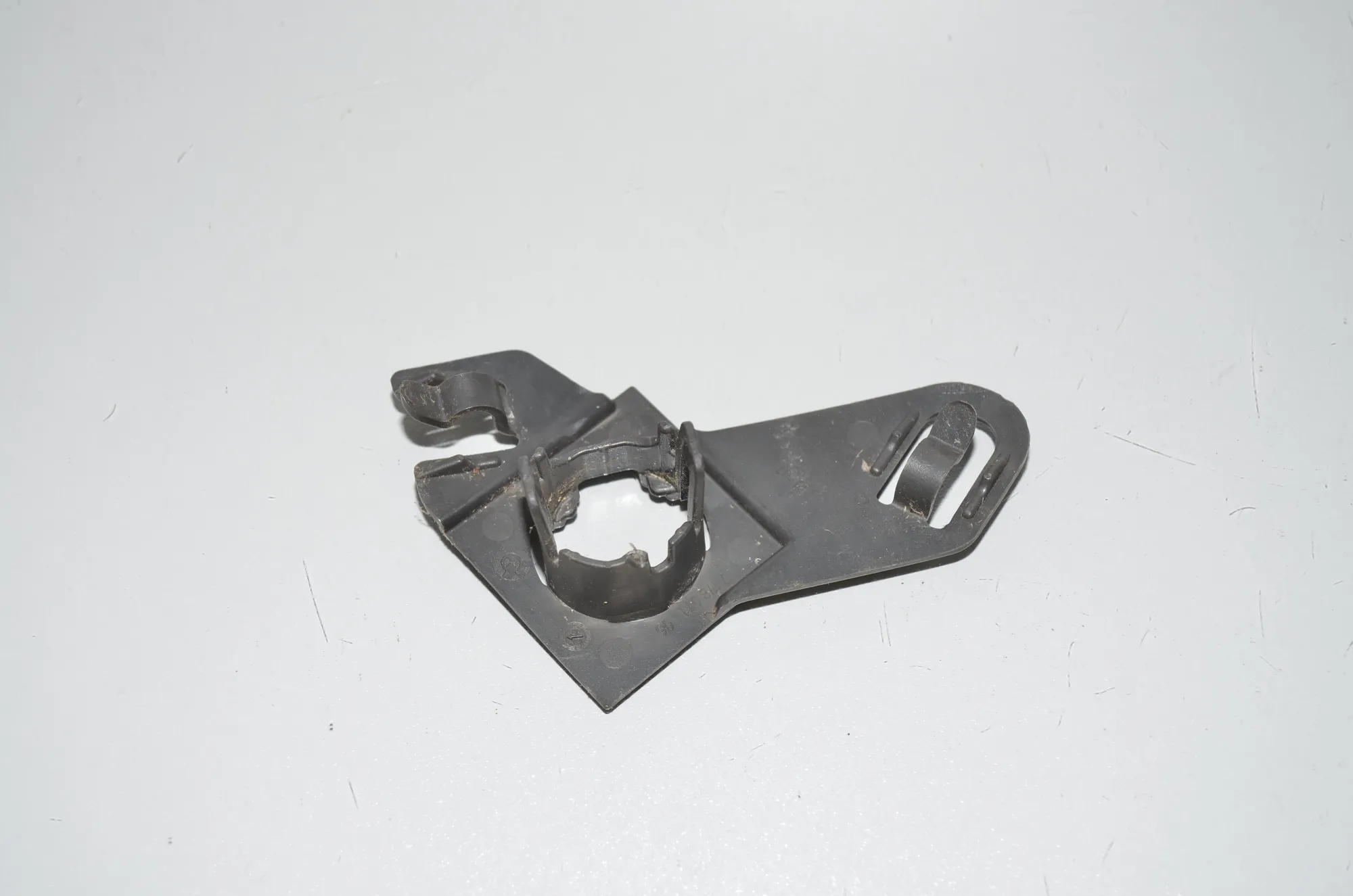 Parking Sensor Holder – OEM 7178071 · BMW 5 (E60) BMW 5 (E60) 520 d 2007 – 2