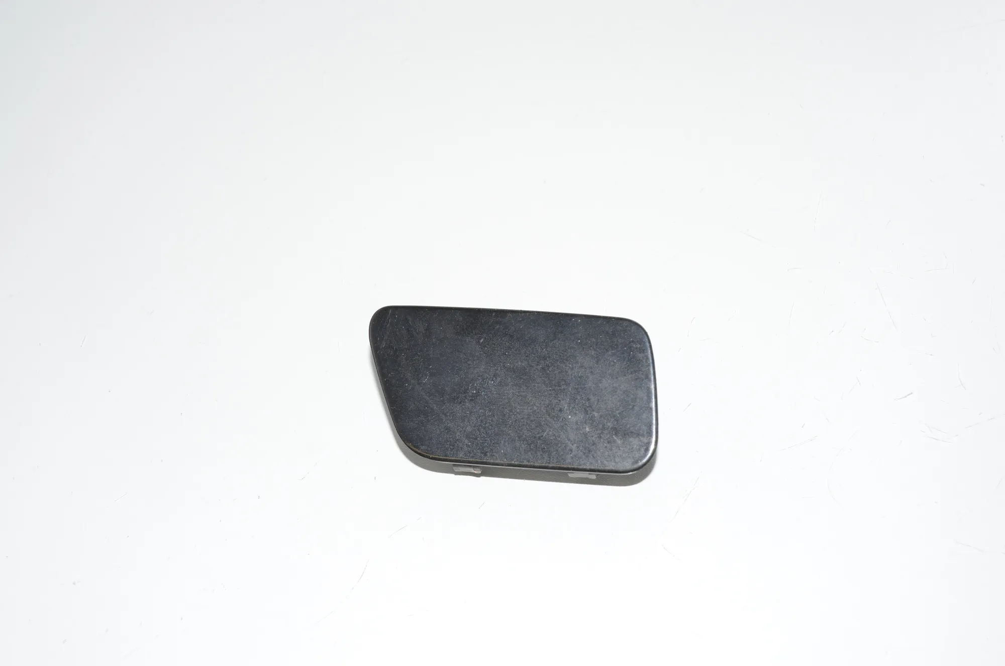 Right Side Headlight Washer Cover Cap – OEM 7056946 · BMW 5 (E60) BMW 5 (E60) 520 d 2007 – 2