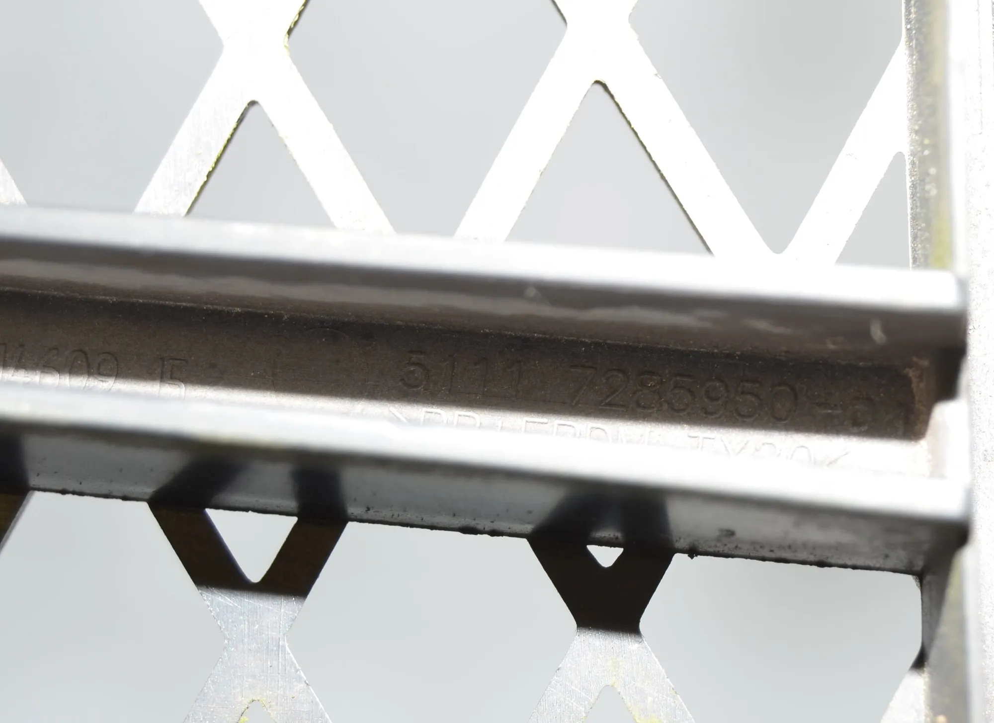 Front Bumper Lower Grill – OEM 7285950 · BMW 5 (F10) BMW 5 (F10) 520 d 2010 – 5