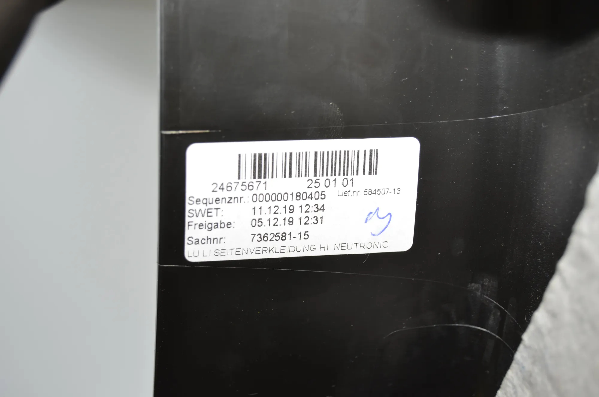 Rear Left Pillar Trim – OEM 7272427 · BMW i3 (I01) BMW i3 (I01) Electric 2019 – 8