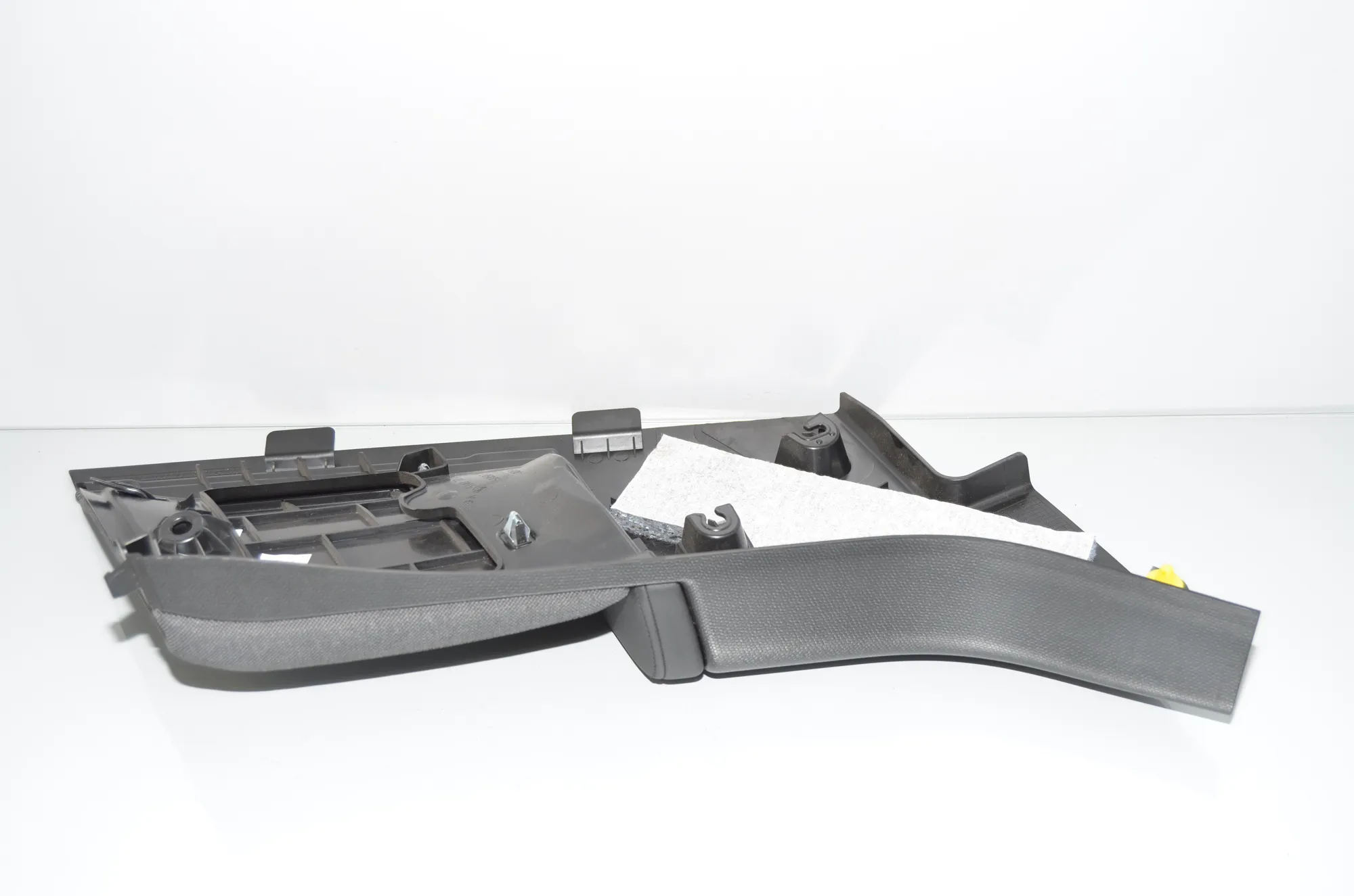 Rear Left Pillar Trim – OEM 7272427 · BMW i3 (I01) BMW i3 (I01) Electric 2019 – 4