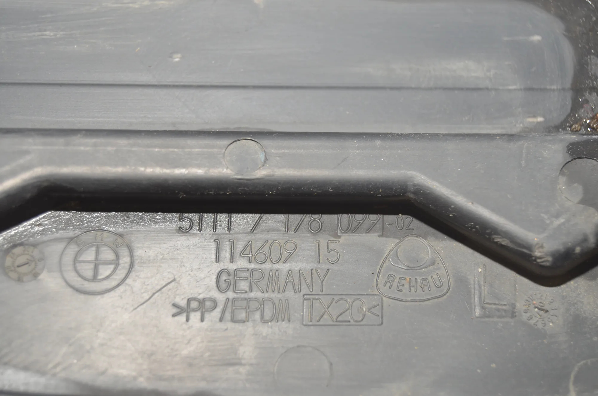 Front Left Grill – OEM 7178099 · BMW 5 (E60) BMW 5 (E60) 520 d 2007 – 5