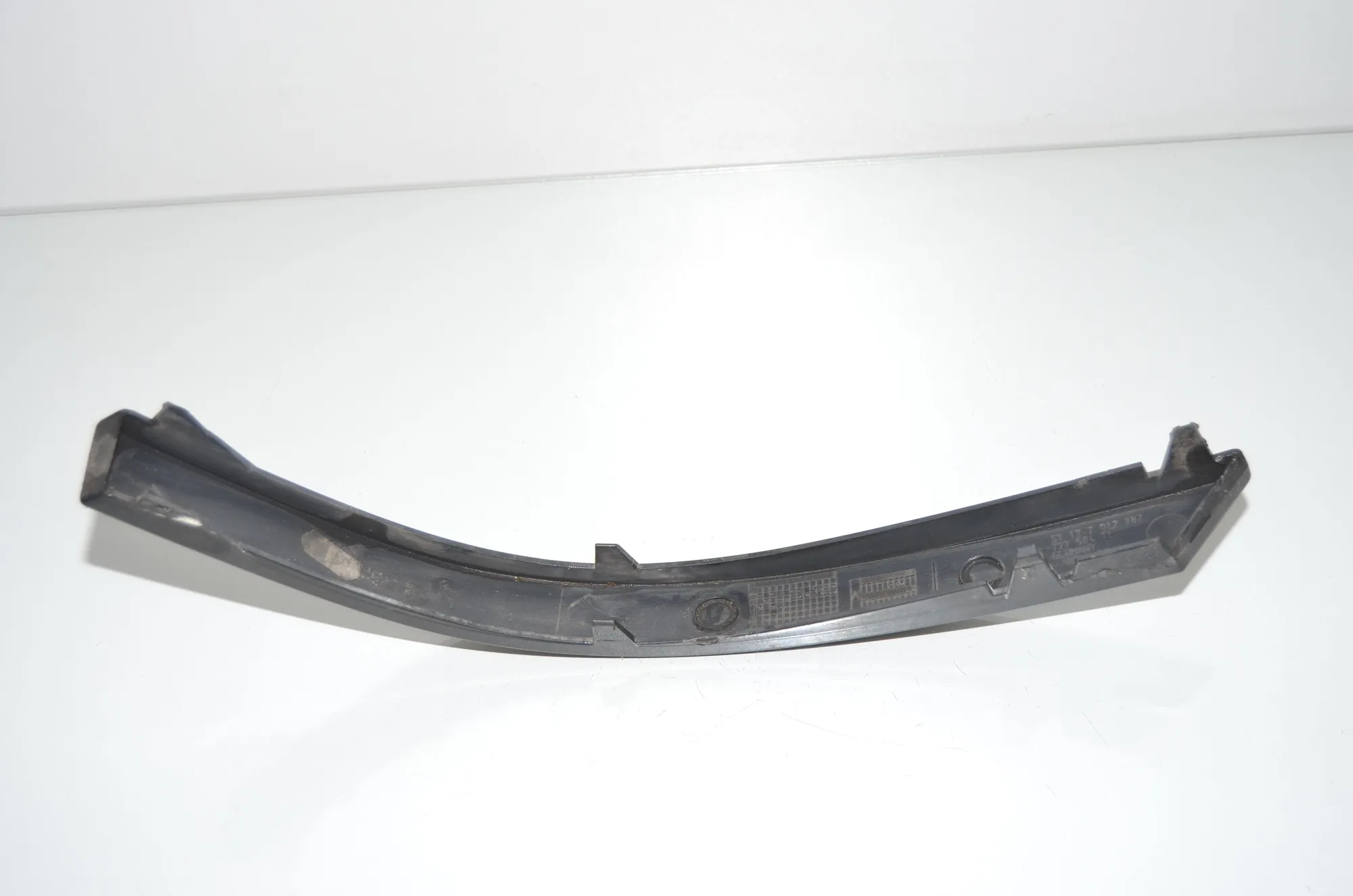 Rear Left Bumper Molding – OEM 7012287 · BMW 7 (E65, E66, E67) BMW 7 (E65, E66, E67) 730 d 2002 – 4
