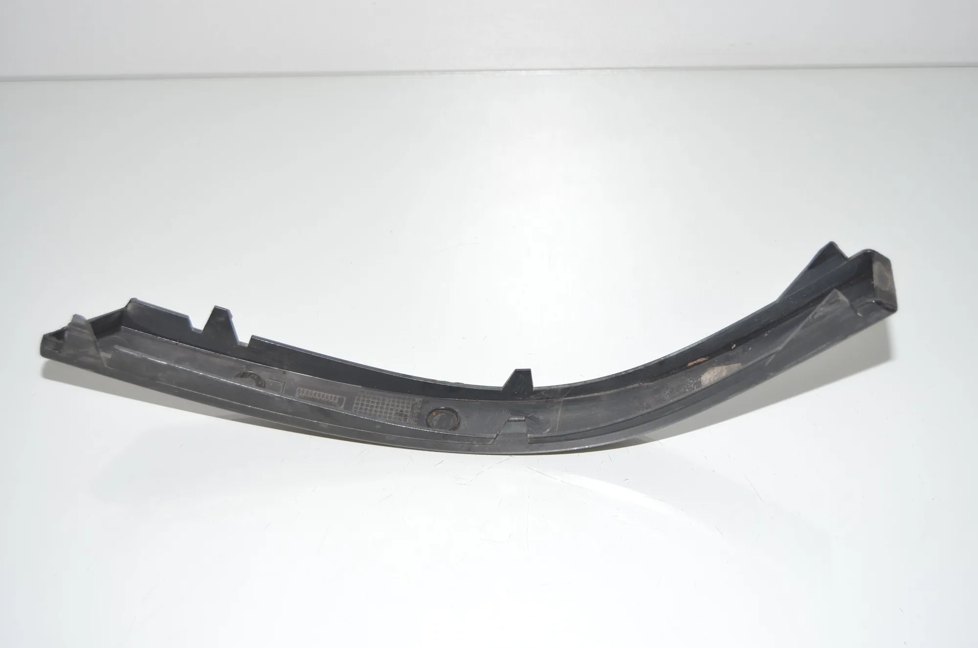Rear Left Bumper Molding – OEM 7012287 · BMW 7 (E65, E66, E67) BMW 7 (E65, E66, E67) 730 d 2002 – 3