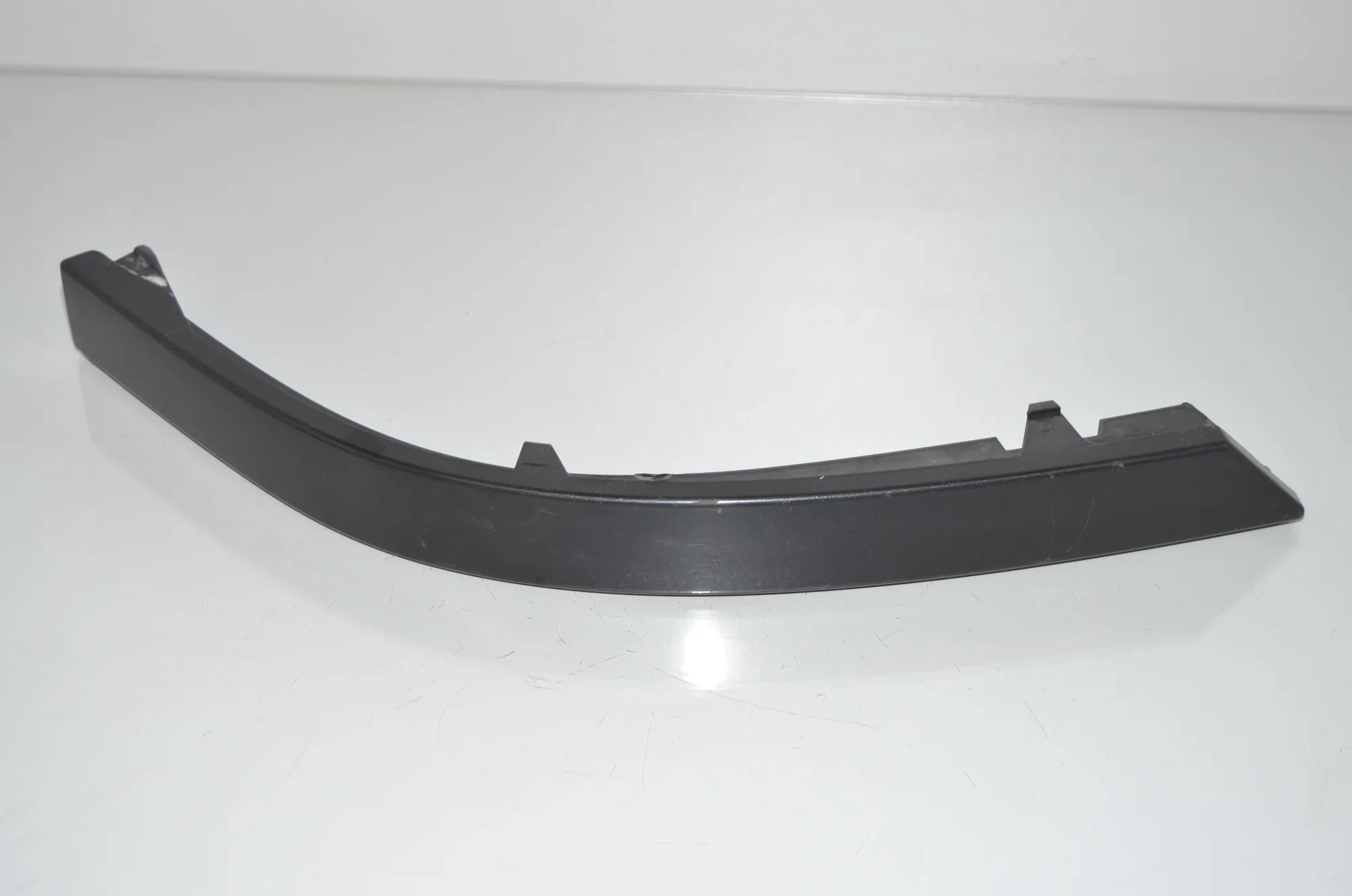 Rear Left Bumper Molding – OEM 7012287 · BMW 7 (E65, E66, E67) BMW 7 (E65, E66, E67) 730 d 2002 – 2