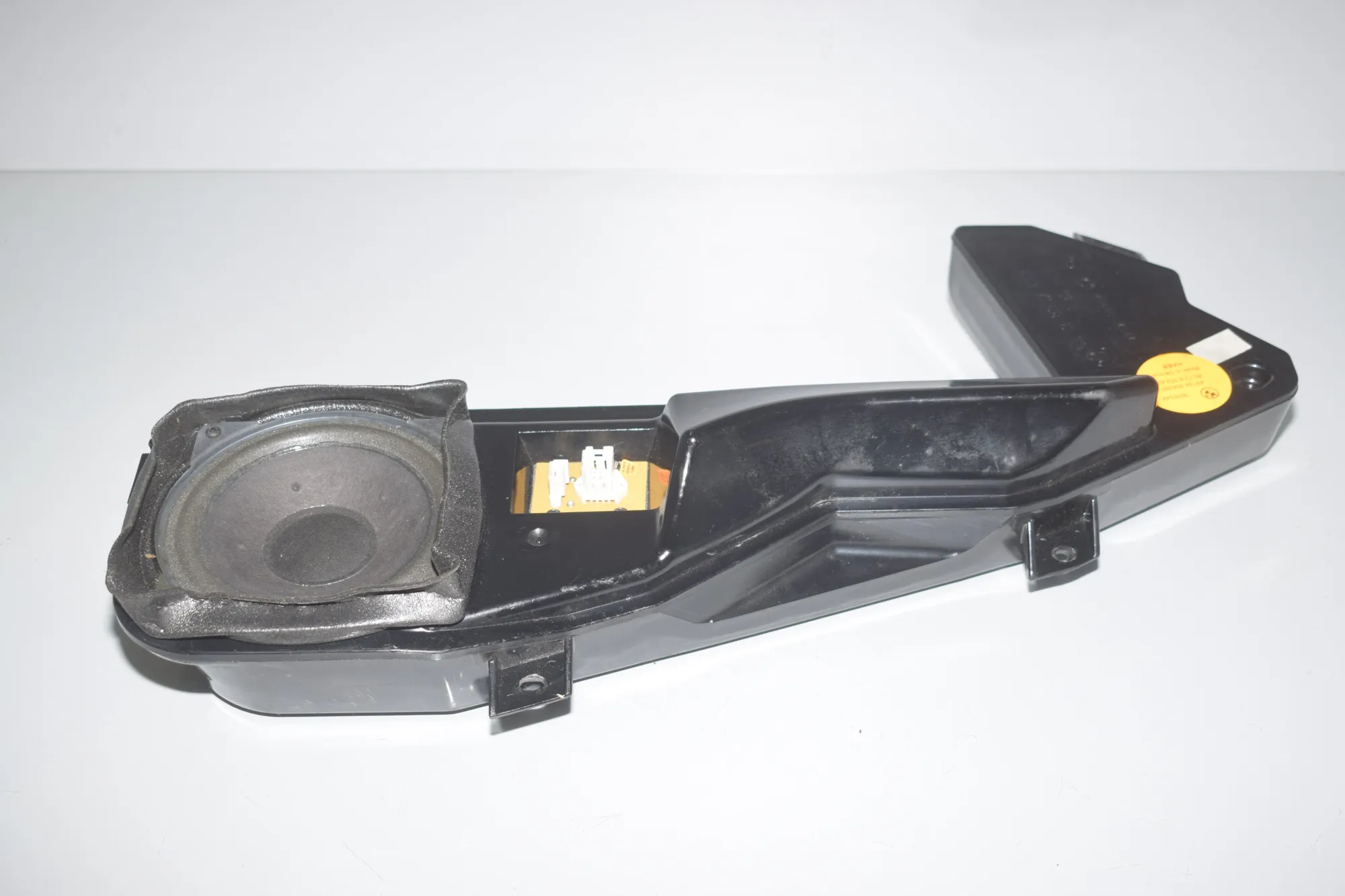 Rear Left Door Speaker – OEM 65138352433 · BMW 7 (E38) BMW 7 (E38) 725 tds 2000