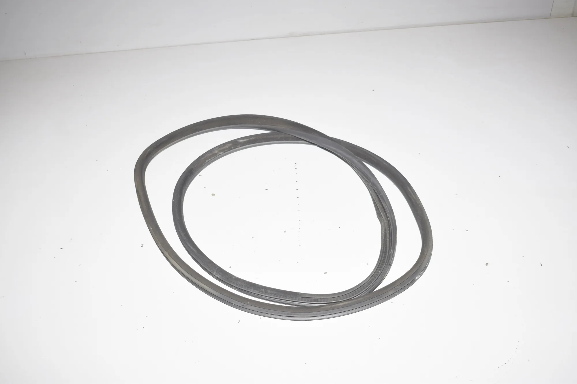 Rear Left Door Seal Rubber – OEM 7182288 · BMW 5 (F10) 530 d 2010 – 3