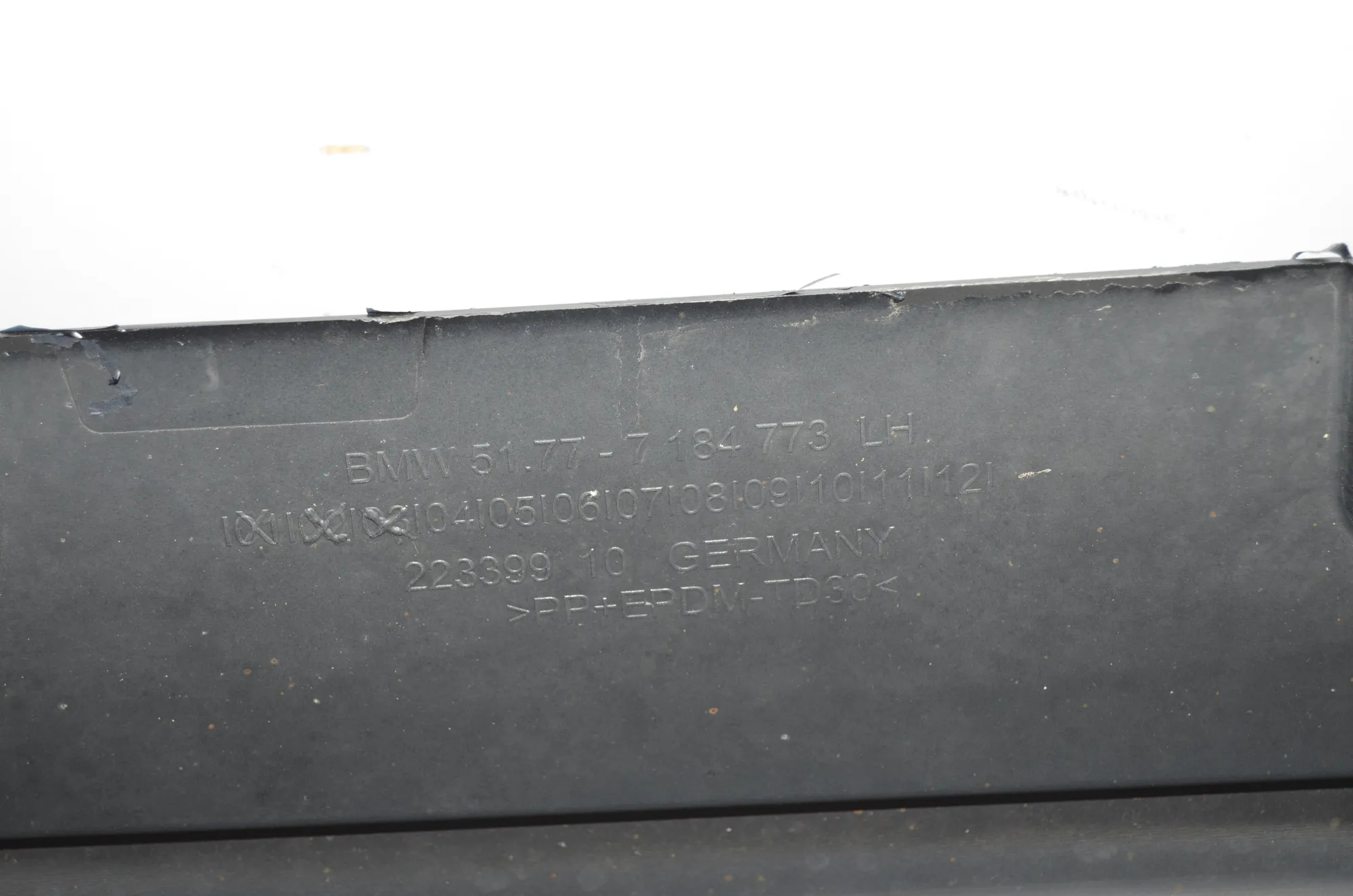 Left Side Plastic Sideskirt Cover – OEM 7237081 · BMW 5 (F10) 530 d 2010 – 6