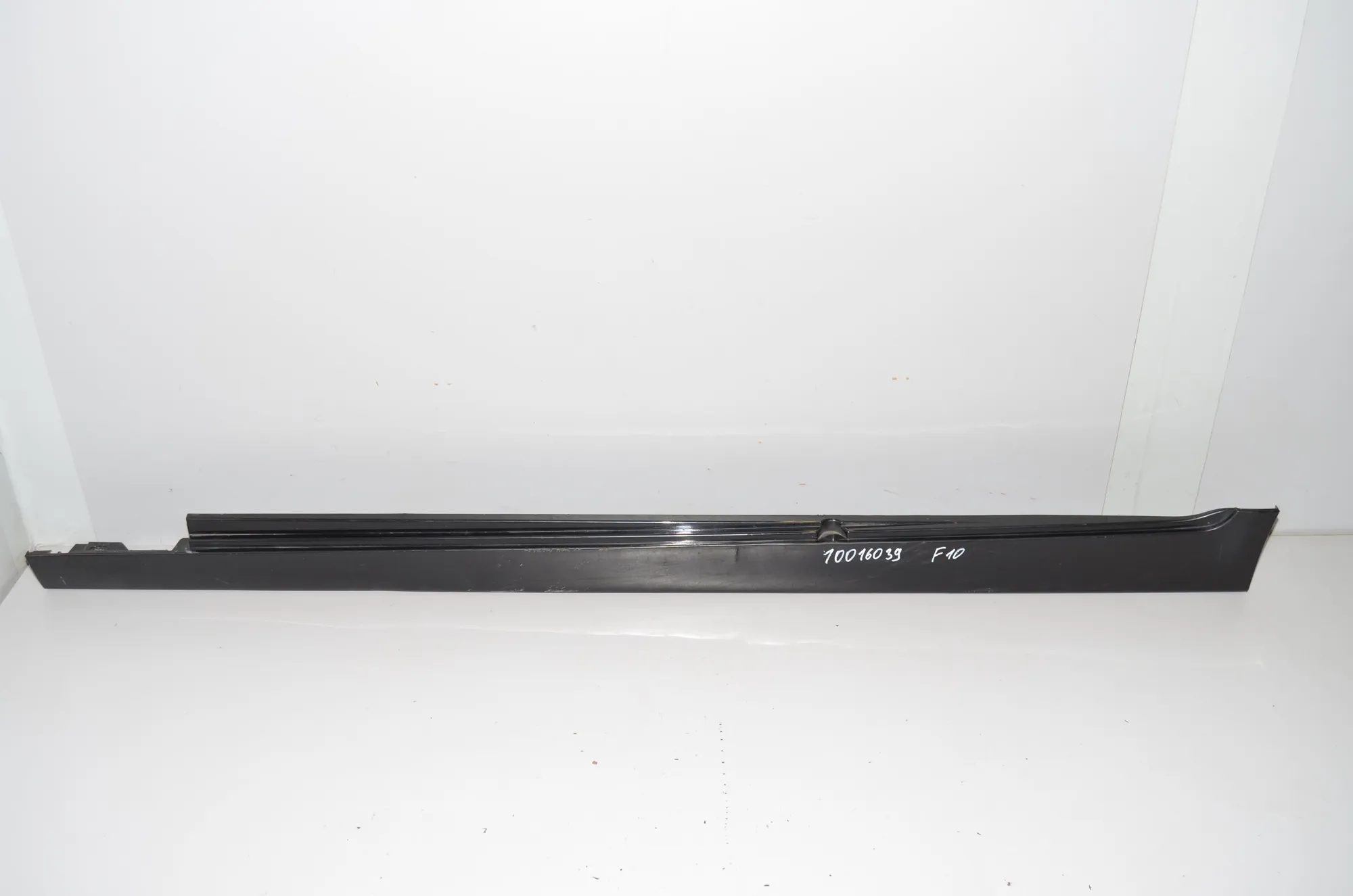 Left Side Plastic Sideskirt Cover – OEM 7237081 · BMW 5 (F10) 530 d 2010